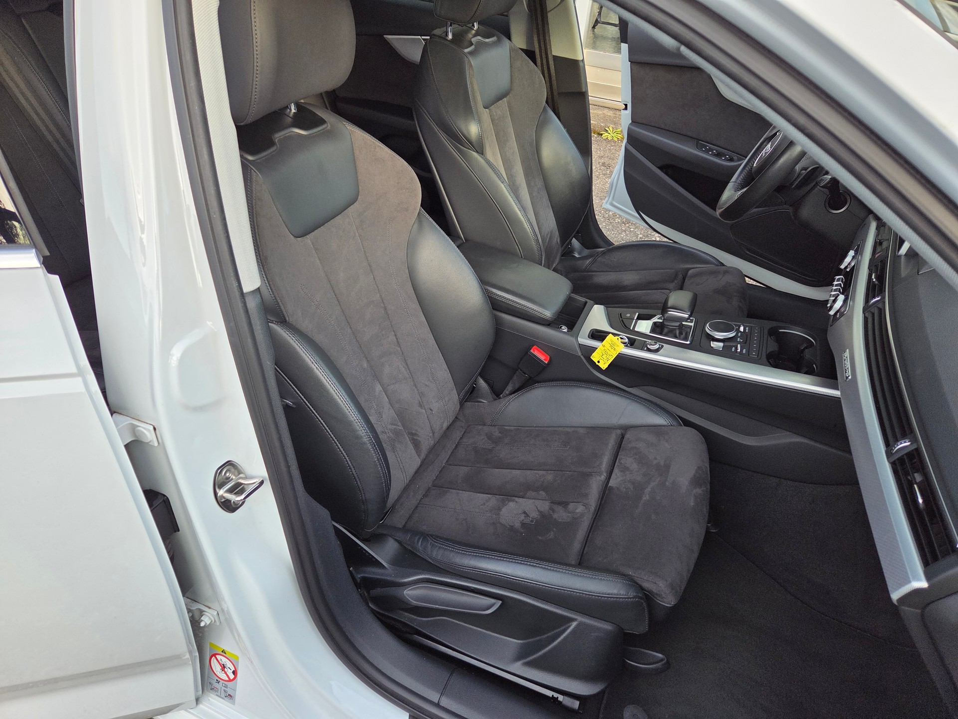 AUDI A4 Avant 40 TDI quattro S-tronic-image-12