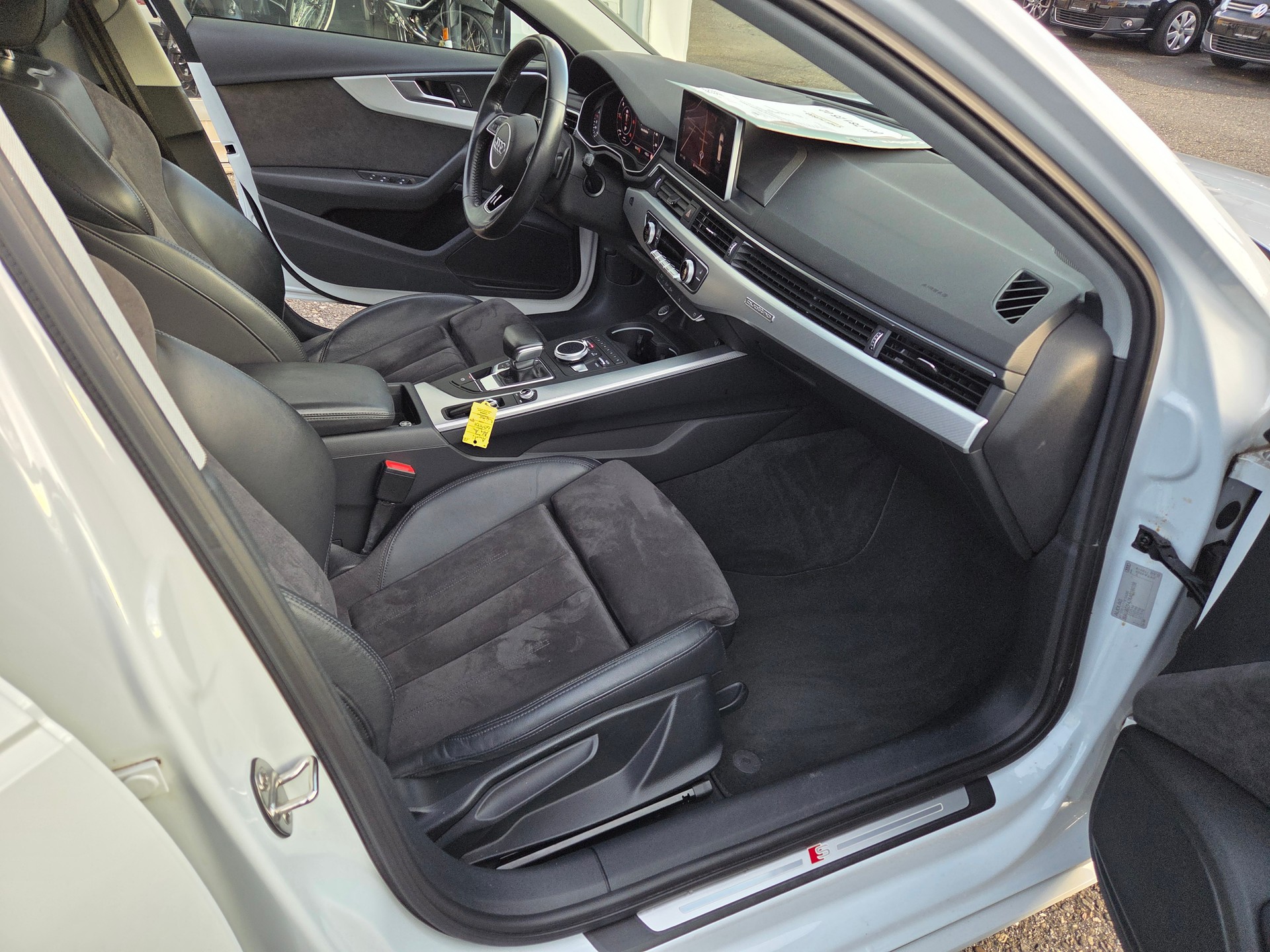 AUDI A4 Avant 40 TDI quattro S-tronic-image-11