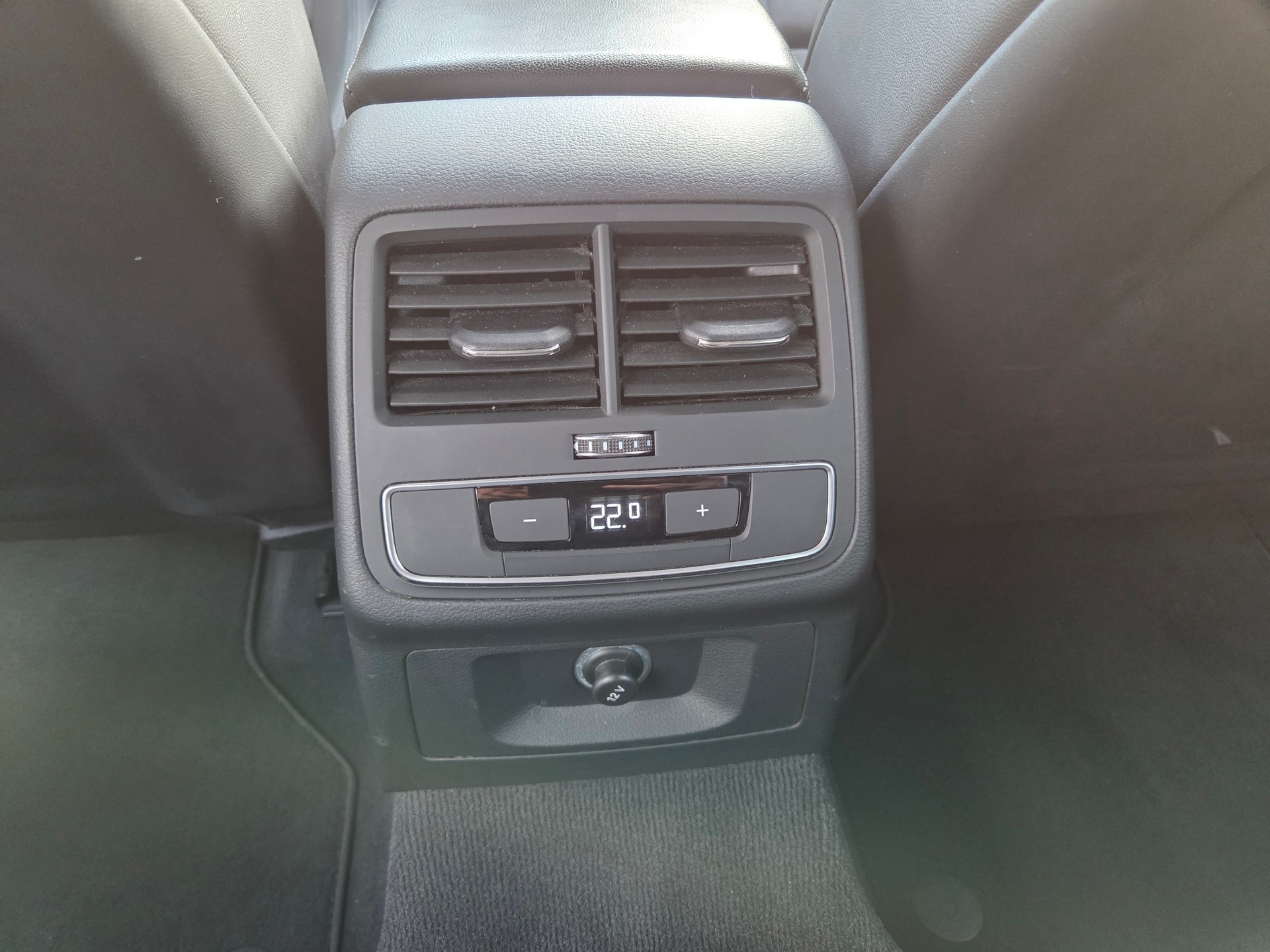 AUDI A4 Avant 40 TDI quattro S-tronic-image-18