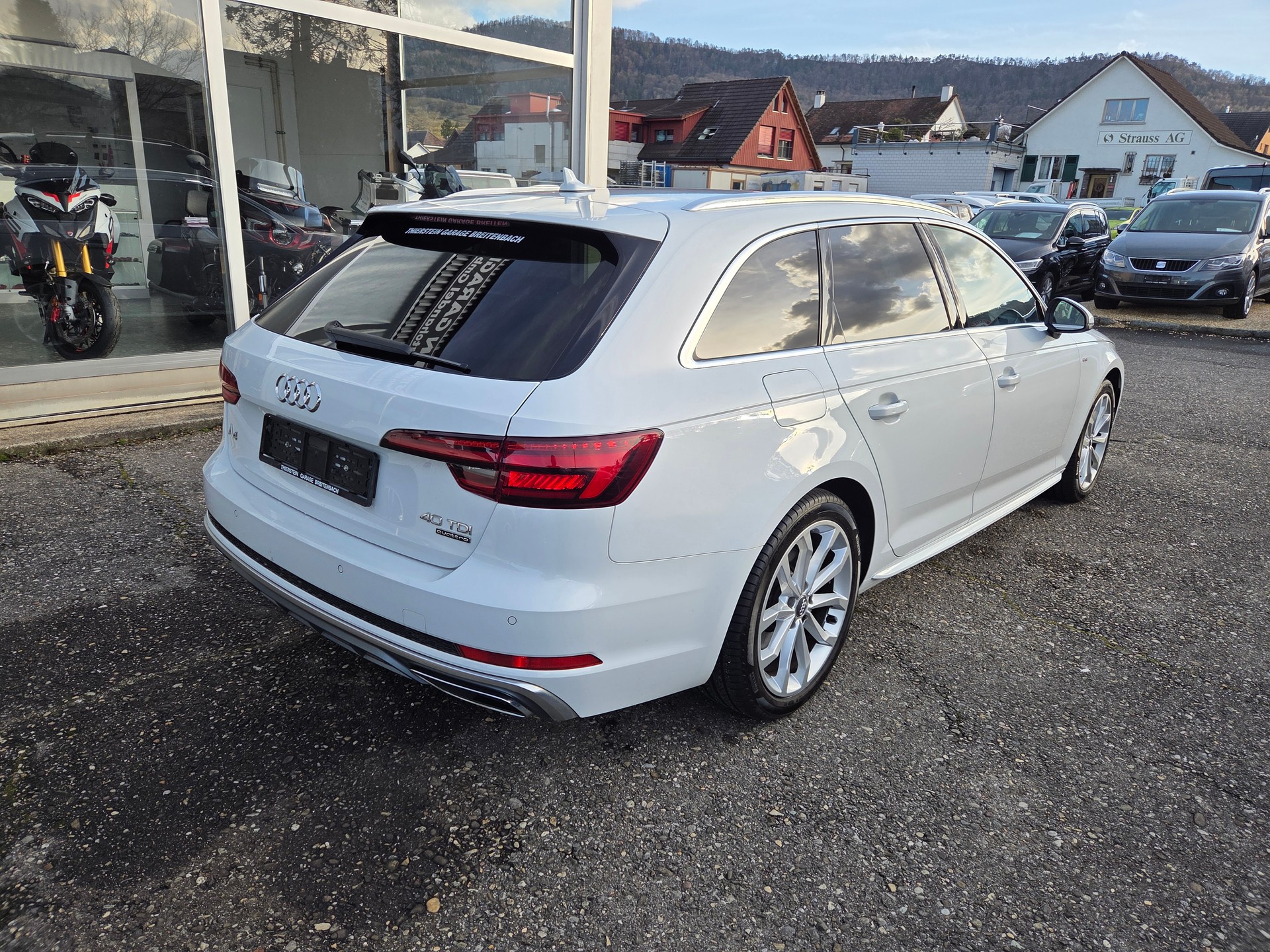 AUDI A4 Avant 40 TDI quattro S-tronic-image-8