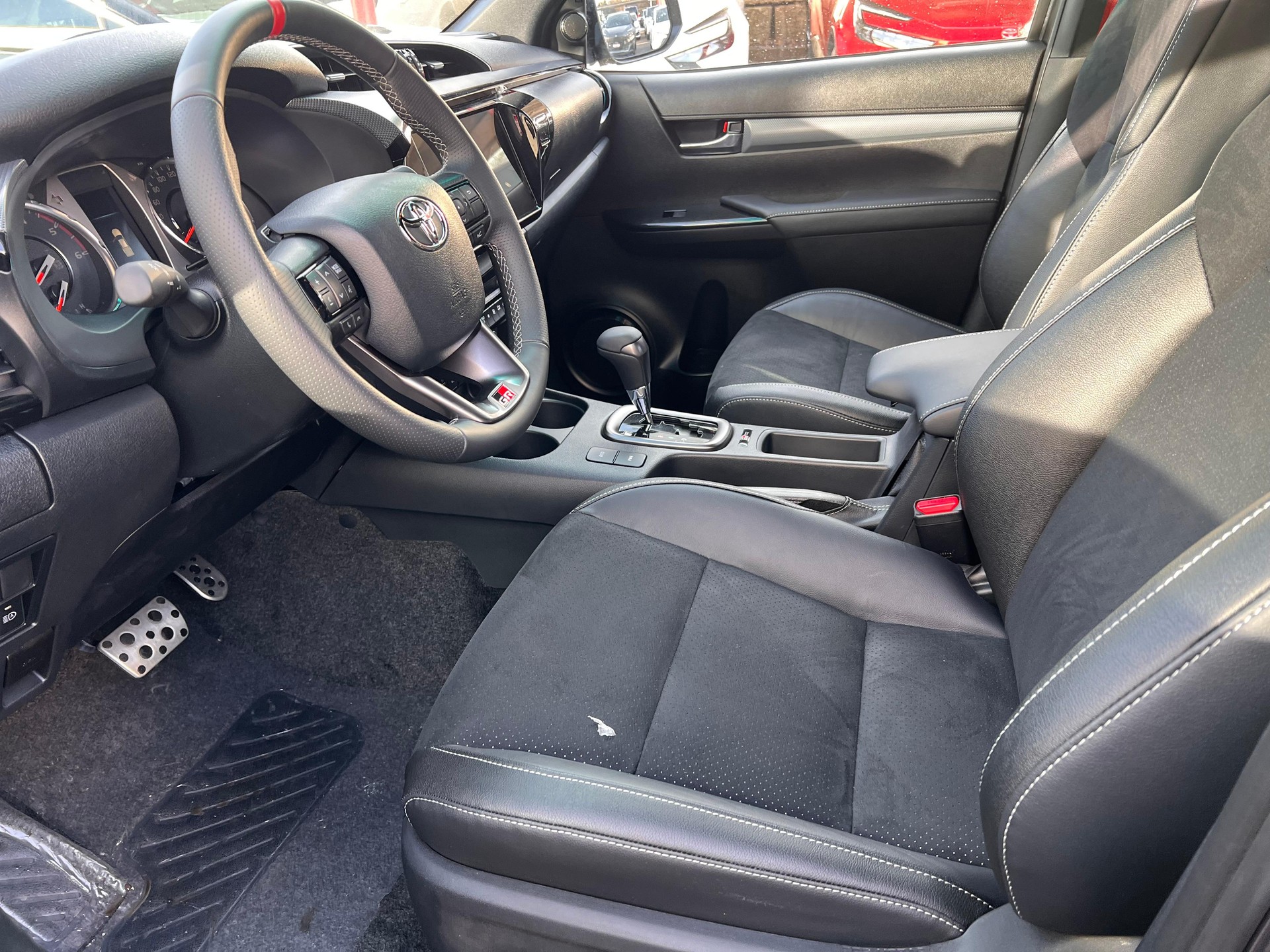 TOYOTA Hilux Double Cab.-Pick-up 2.8 D-4D 230 GR Sport II-image-8