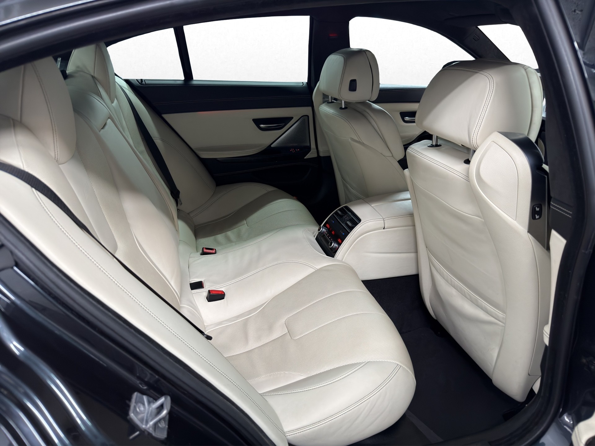 BMW M6 Gran Coupé Drivelogic "Vollausstattung"-image-23