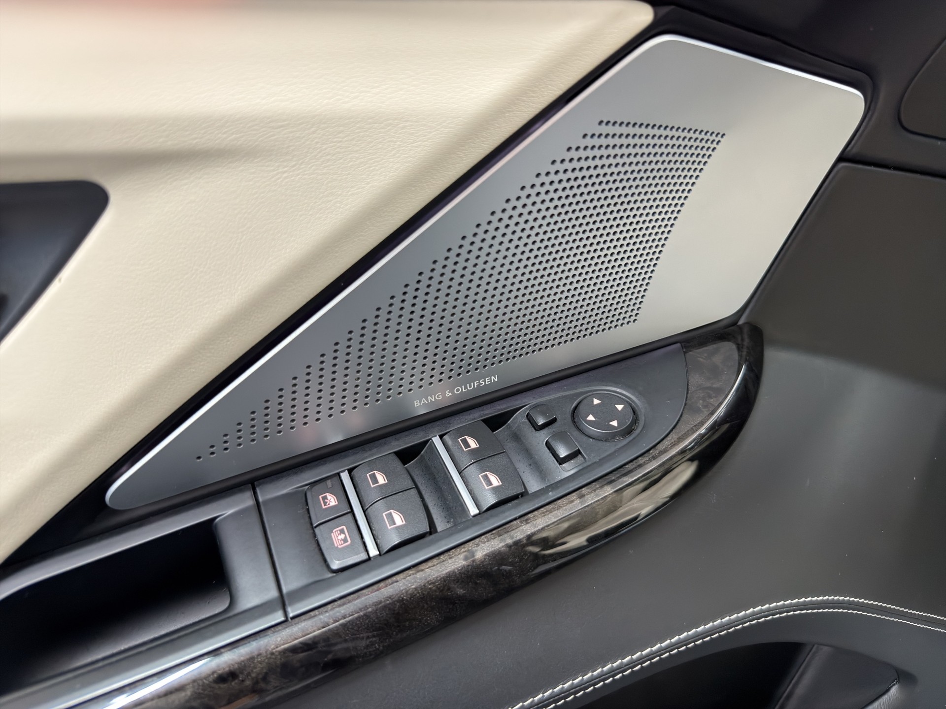 BMW M6 Gran Coupé Drivelogic "Vollausstattung"-image-17