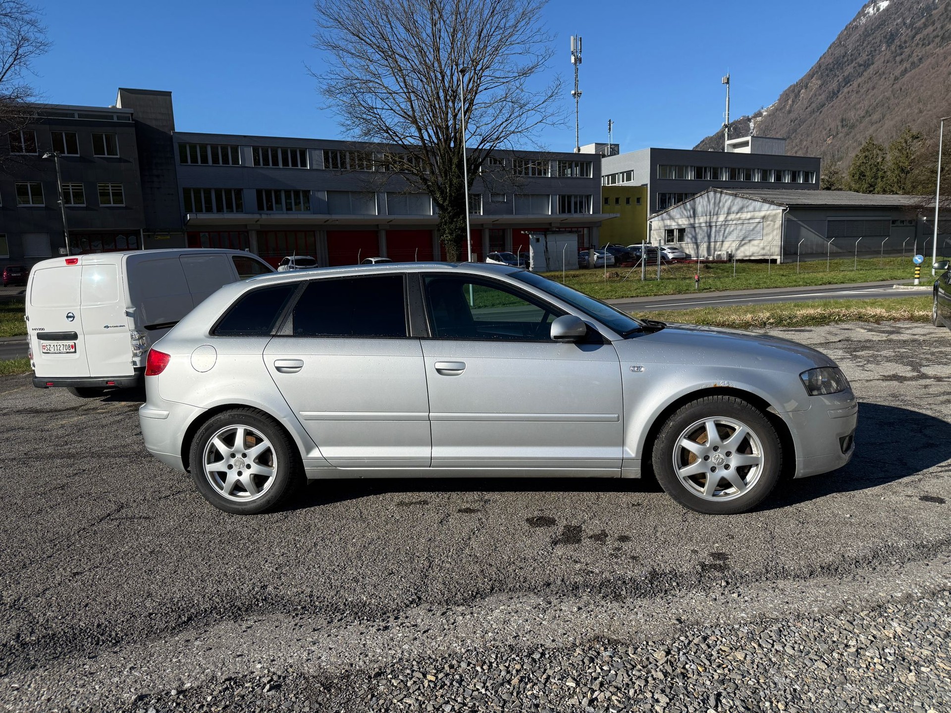 AUDI A3 Sportback 2.0 Turbo FSI Attraction-image-2