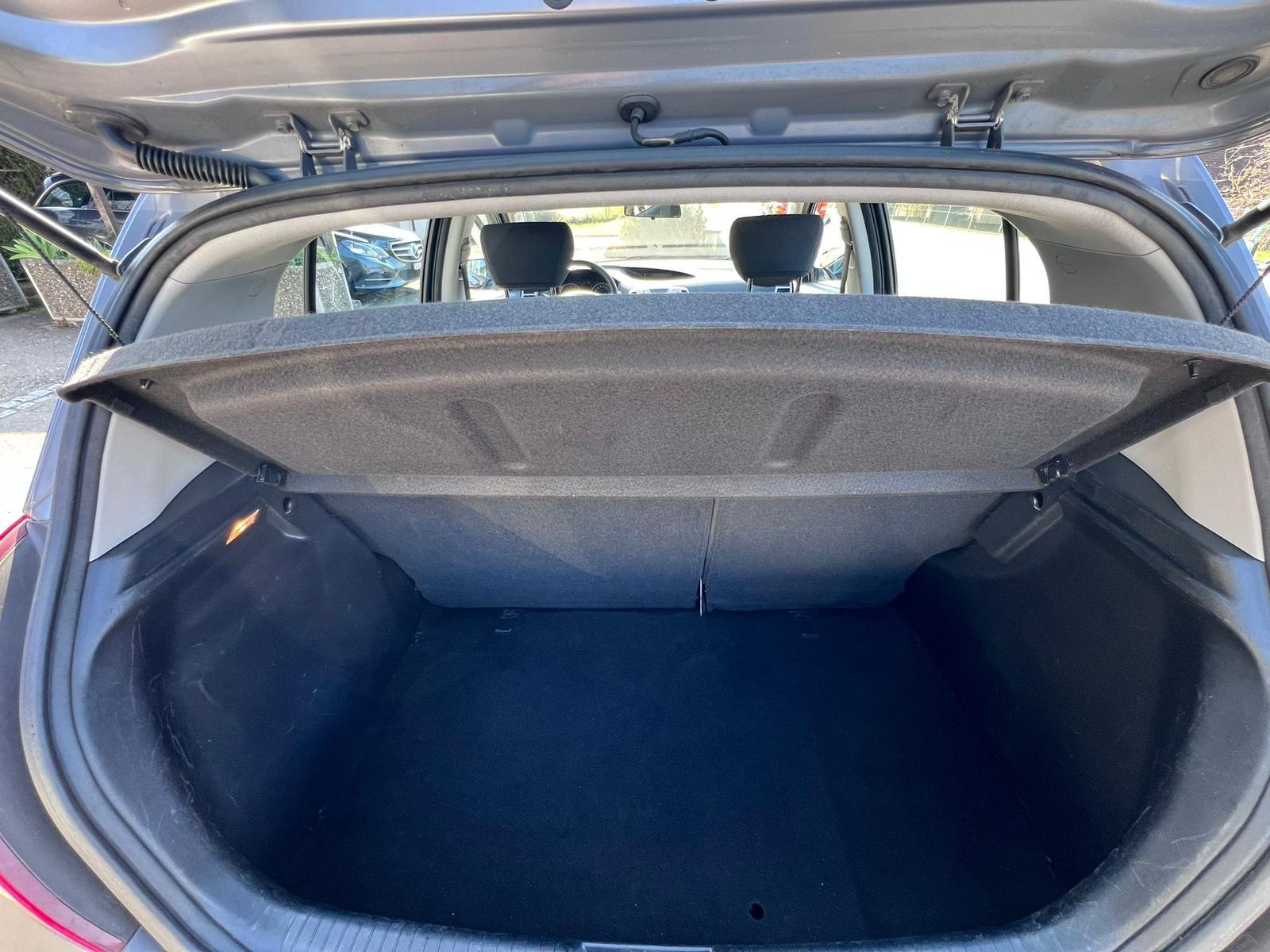 HYUNDAI i20 1.2 Comfort-image-10