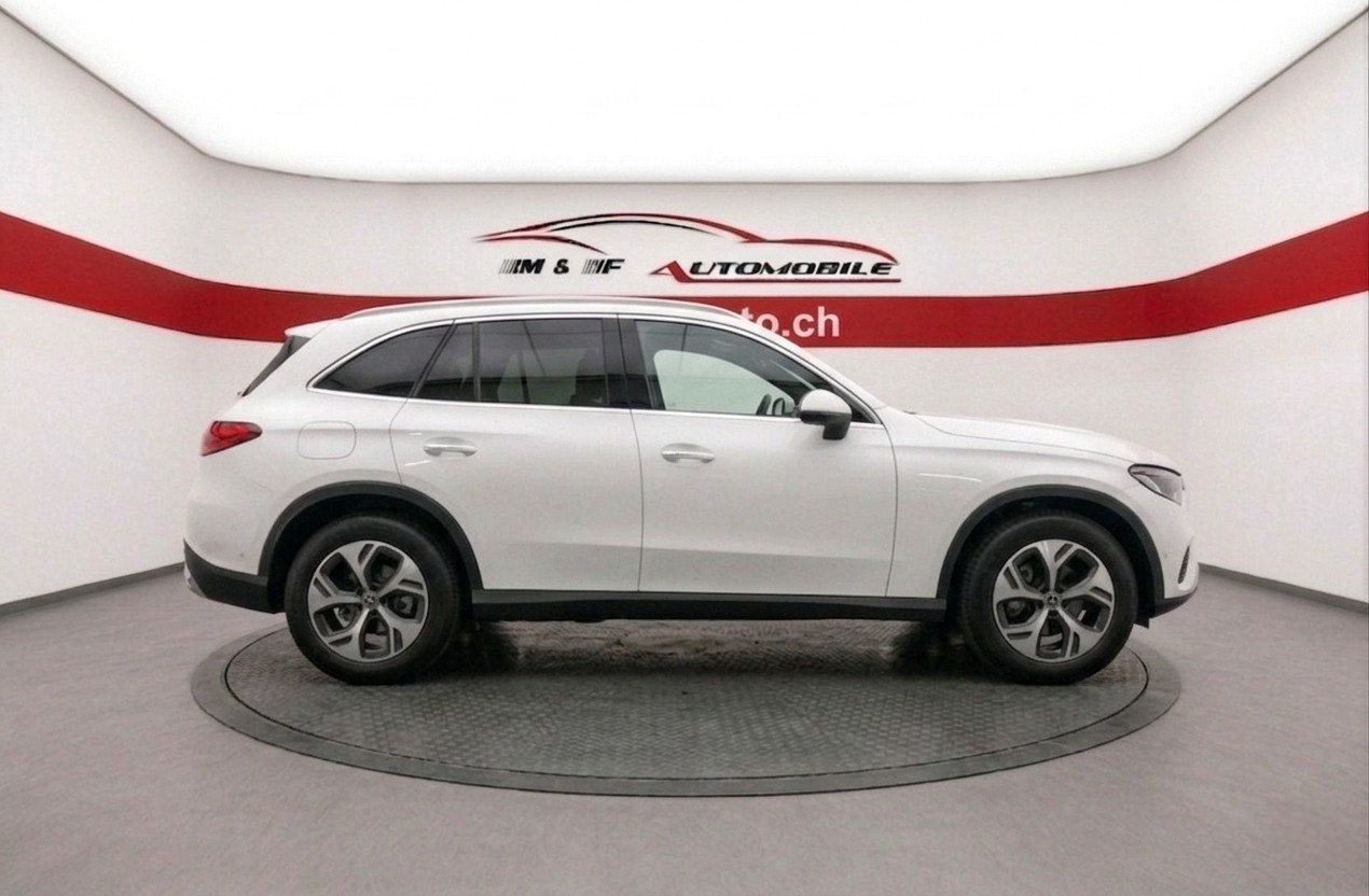 MERCEDES-BENZ GLC 220 d Avantgarde 4matic CH FAHRZEUG-image-3