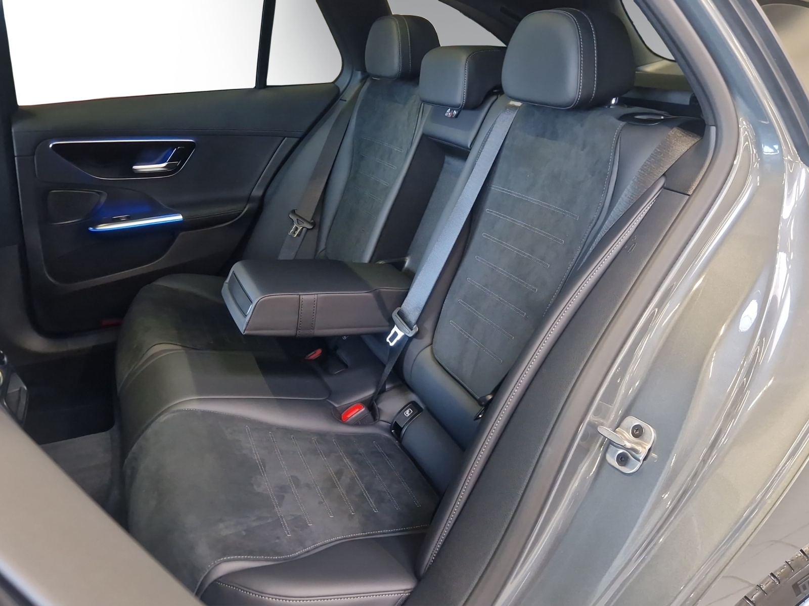 MERCEDES-BENZ C 300 T 4 Matic-image-13