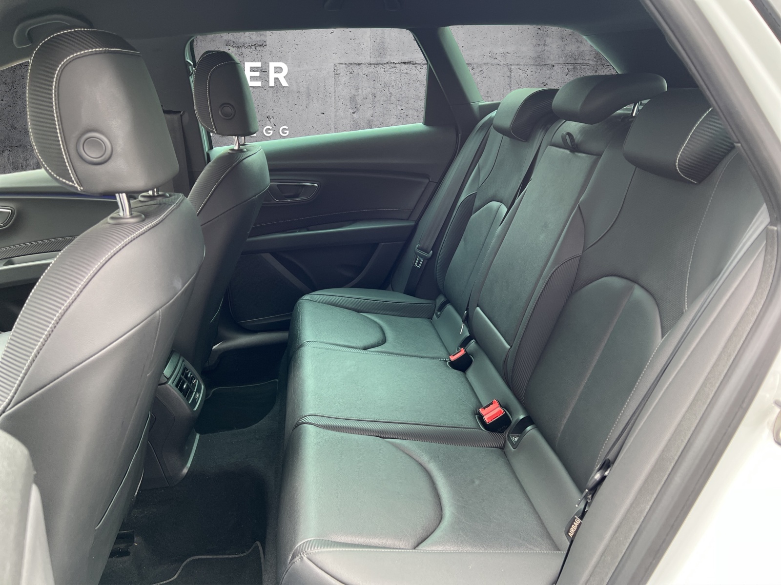 SEAT Leon ST 2.0 TSI Cupra 300 4 Drive DSG-image-7