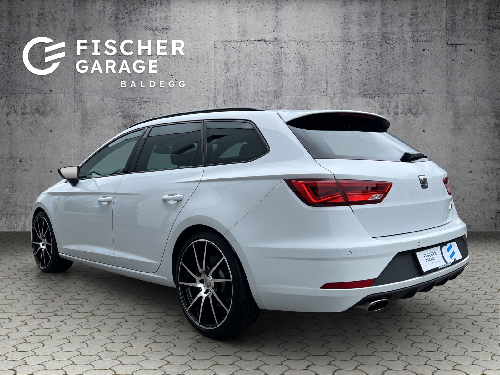 SEAT Leon ST 2.0 TSI Cupra 300 4 Drive DSG-image-1