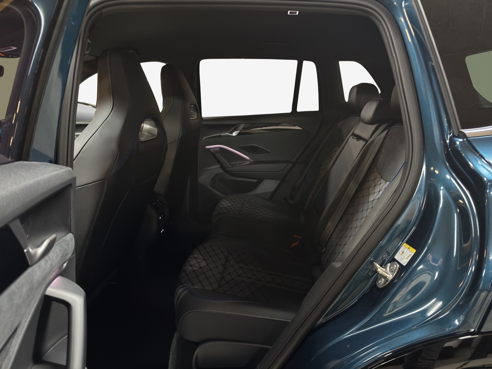 VW Tiguan 2.0 TDI SCR R-Line 4Motion DSG-image-11
