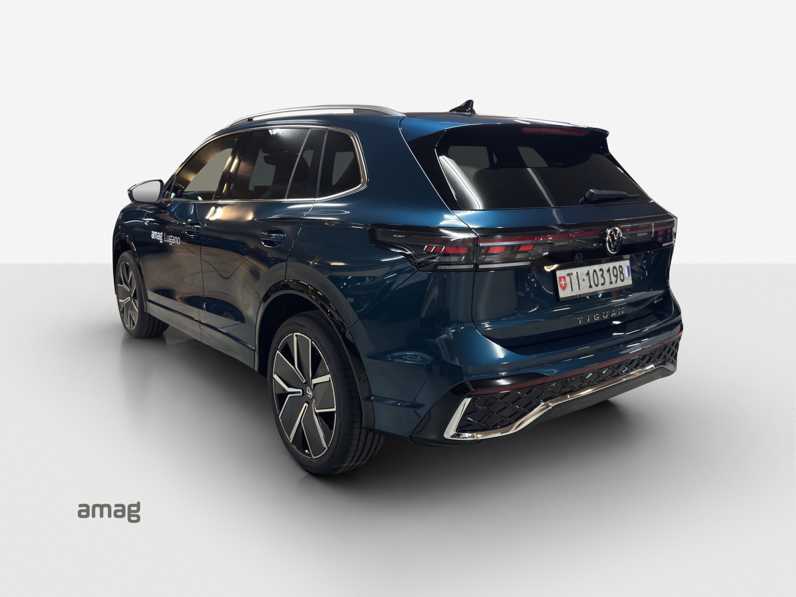 VW Tiguan 2.0 TDI SCR R-Line 4Motion DSG-image-2