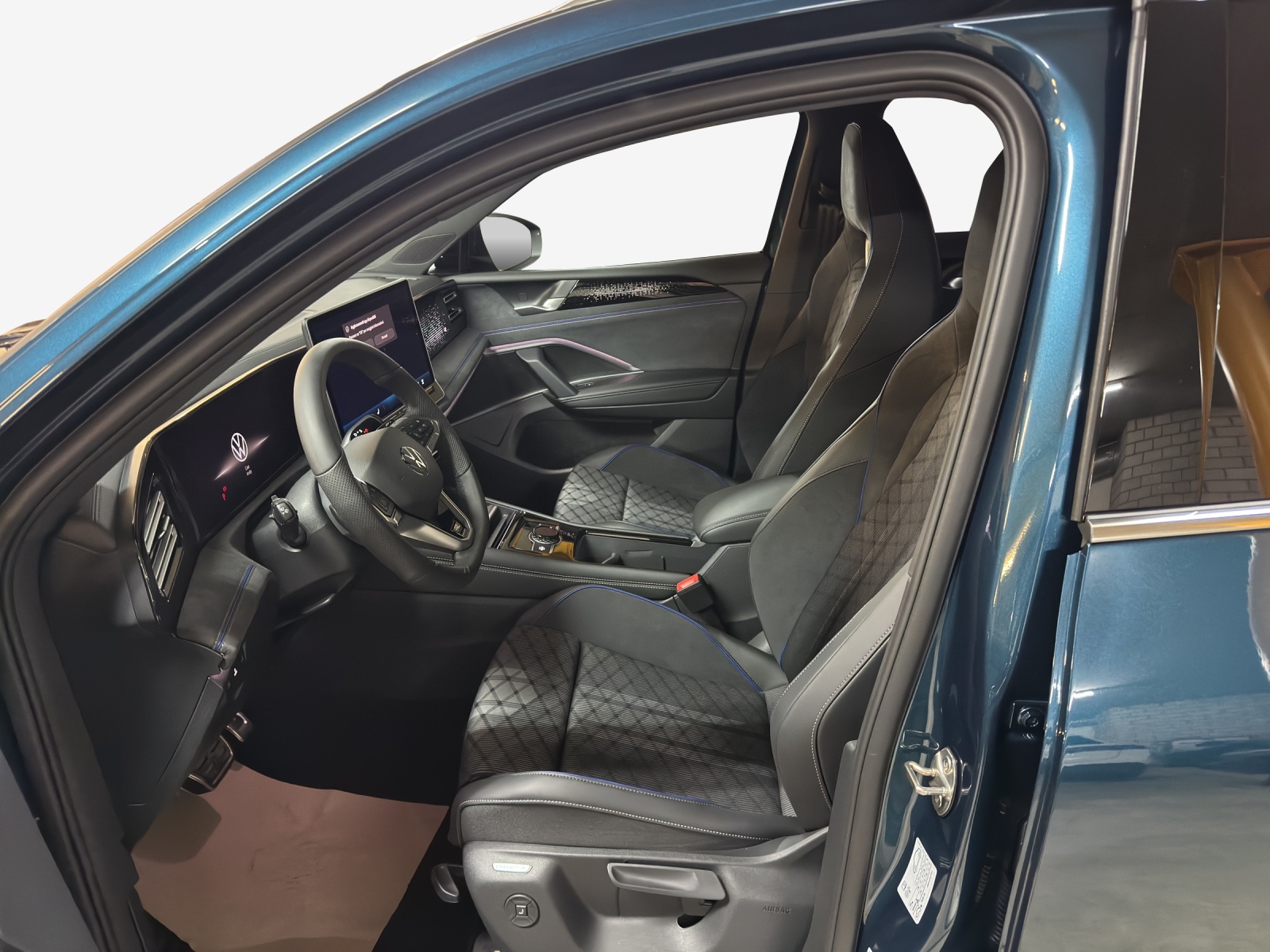 VW Tiguan 2.0 TDI SCR R-Line 4Motion DSG-image-7