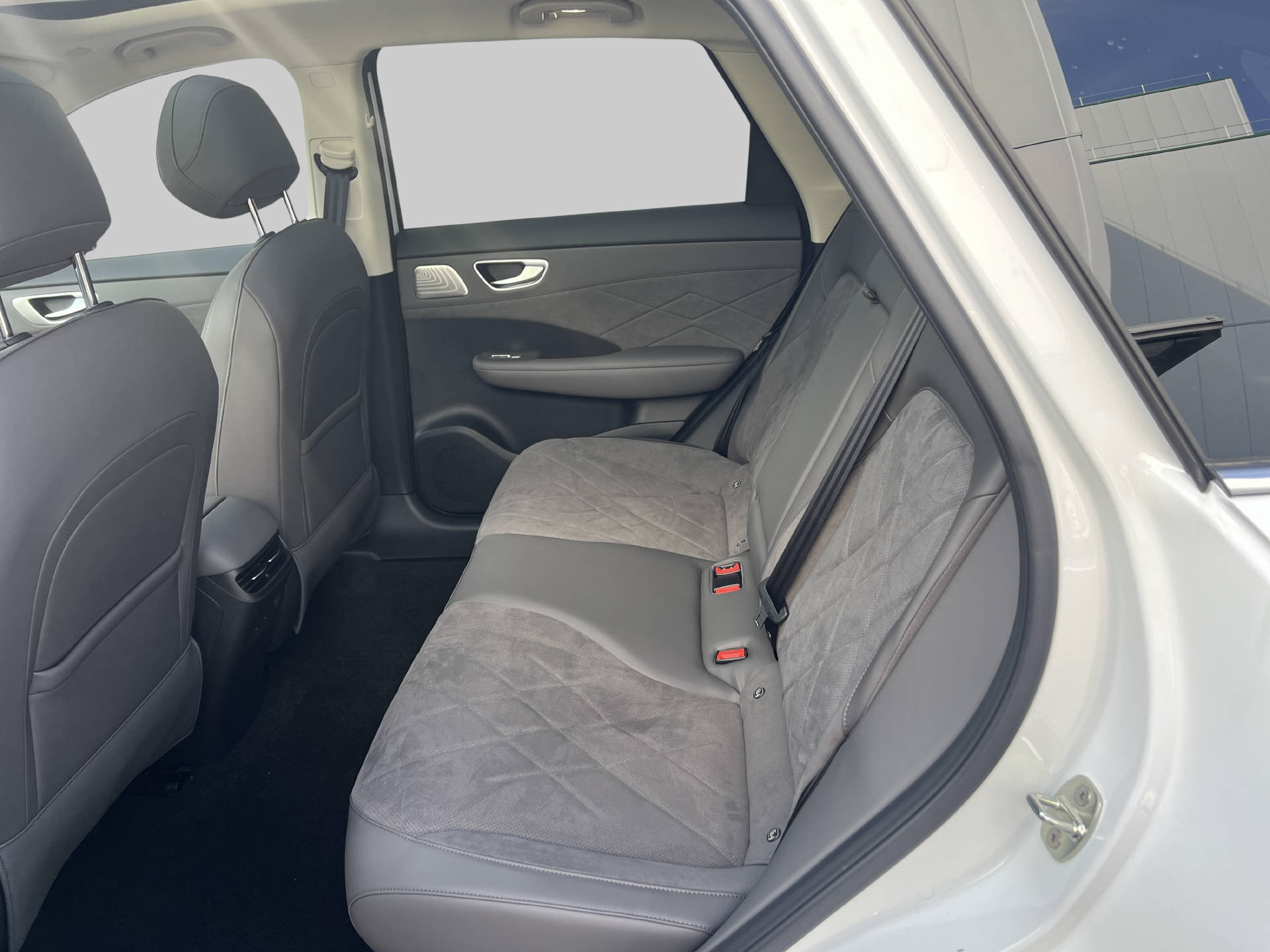 MG S6 EV 77 kWh Luxury 4WD-image-8