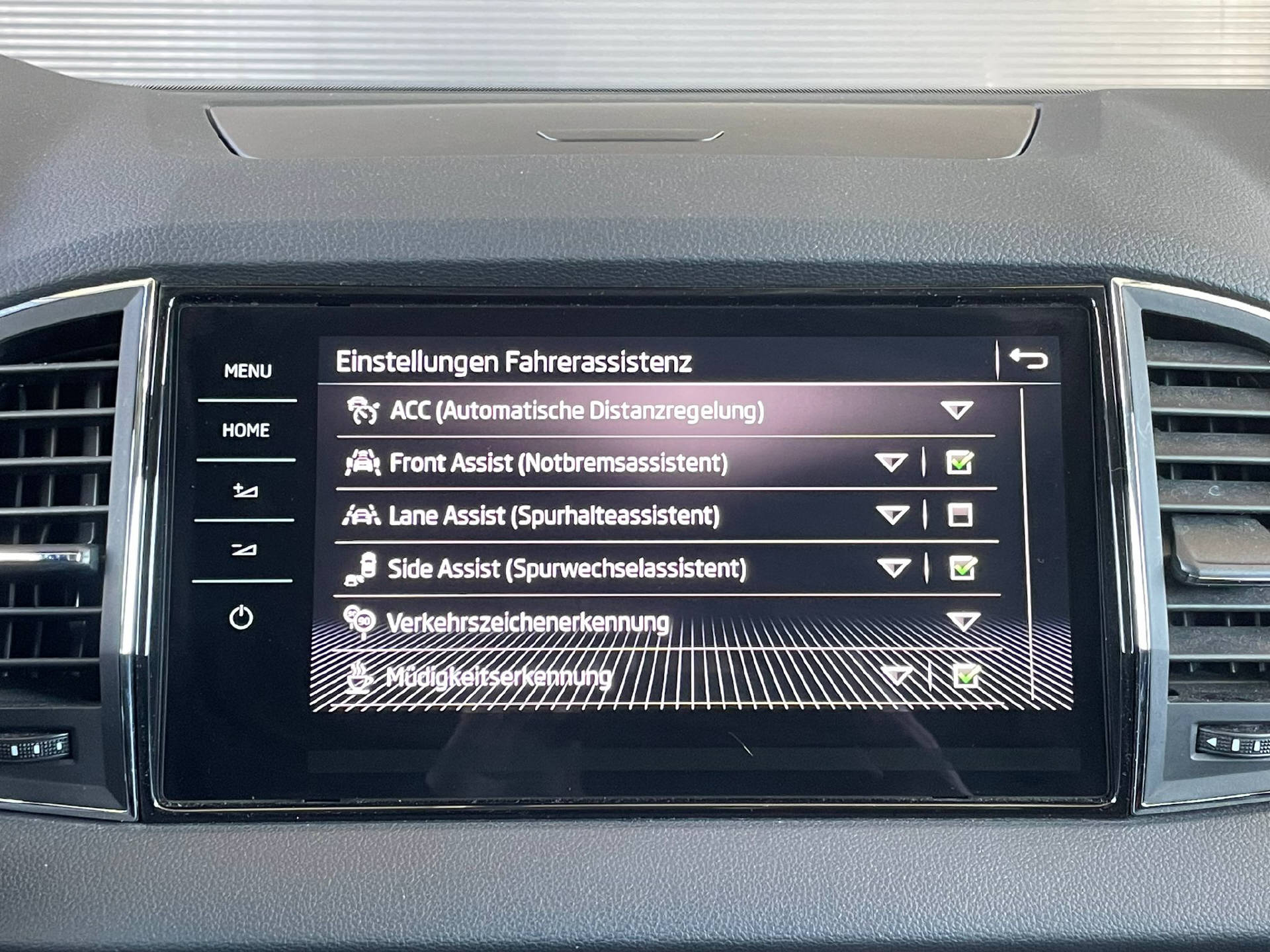 SKODA Karoq 2.0 TDI Style 4x4 DSG-image-11