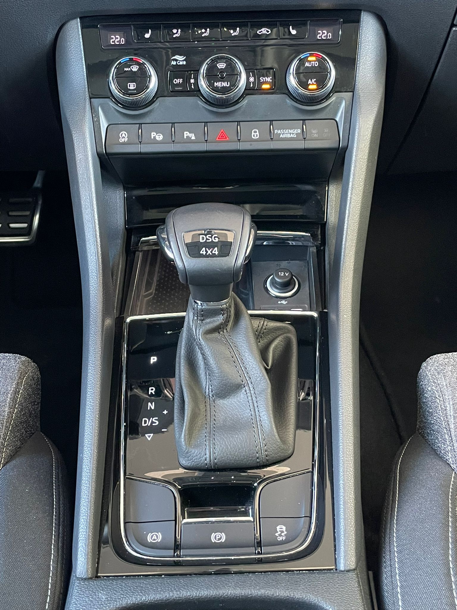 SKODA Karoq 2.0 TDI Style 4x4 DSG-image-10