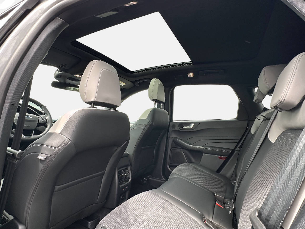 FORD Kuga 2.5 Hybrid Sound Edition 4x4-image-12