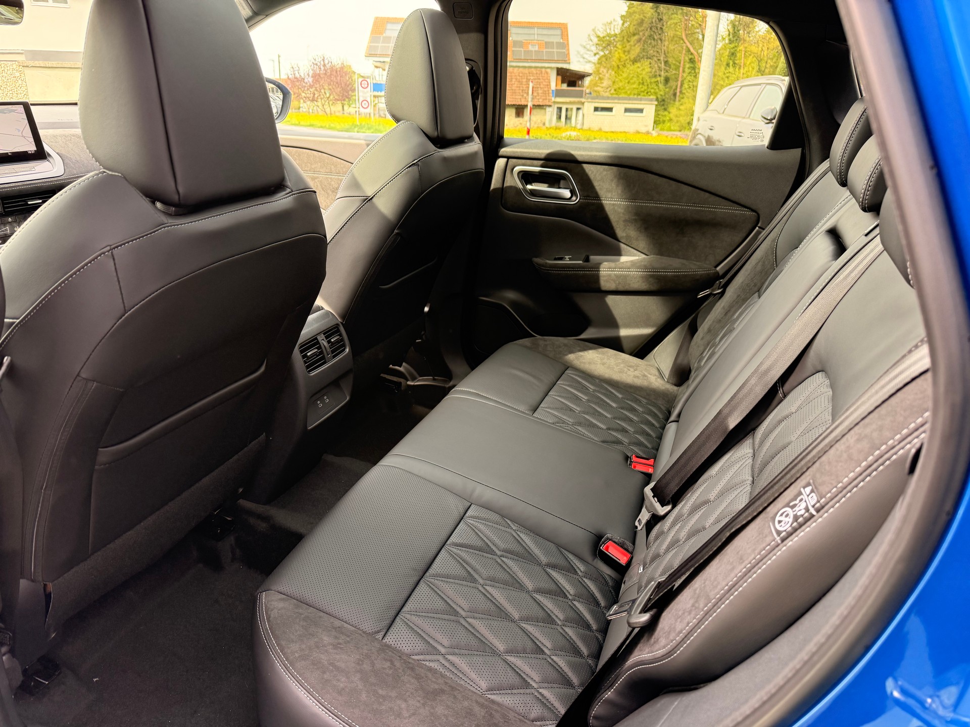 NISSAN Qashqai 1.5 VC-T Tekna+-image-6