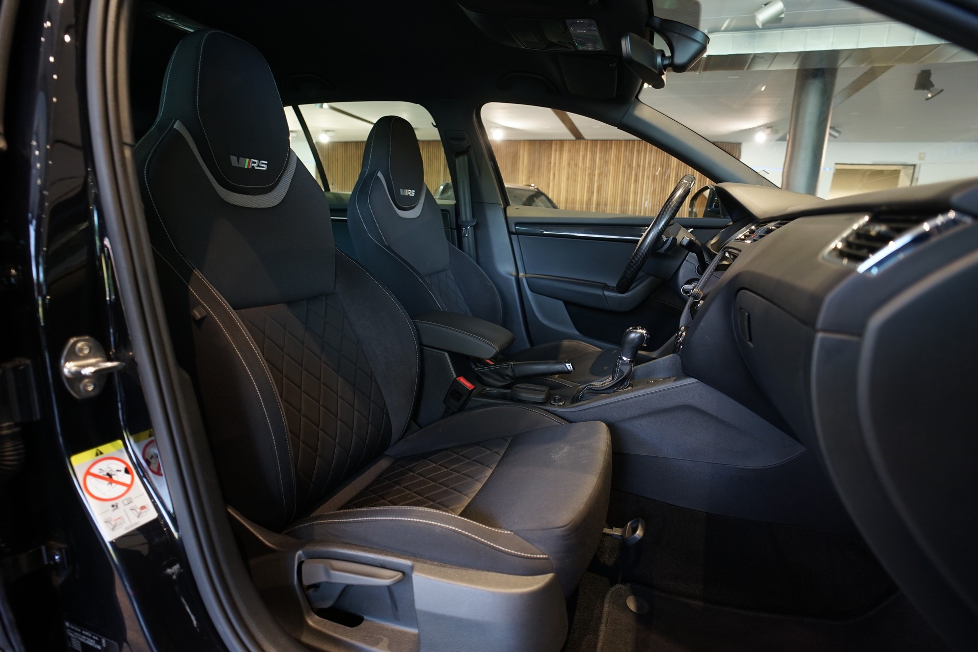 SKODA Octavia Combi 2.0 TDI RS 4x4 DSG-image-13