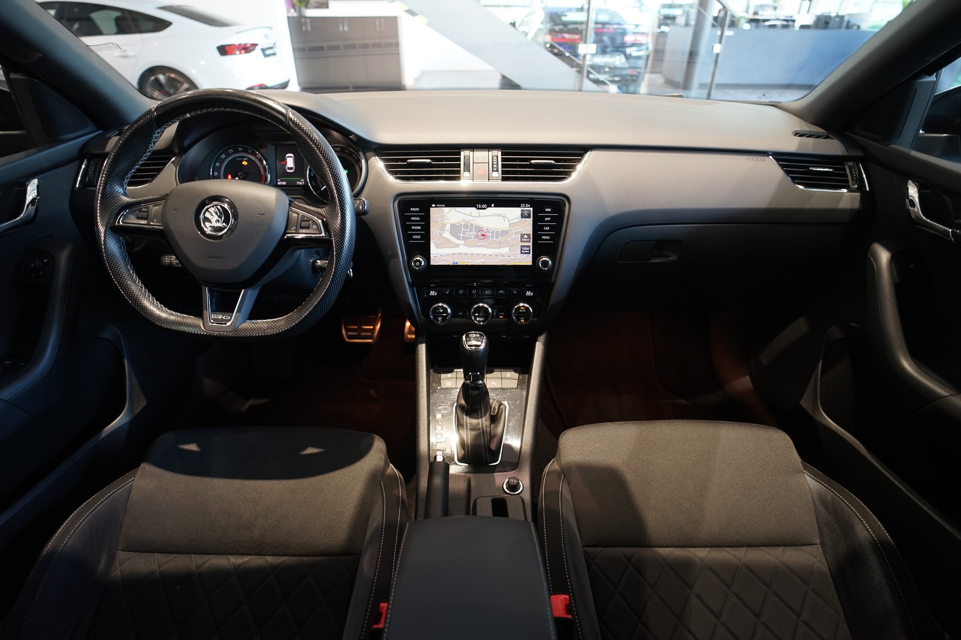 SKODA Octavia Combi 2.0 TDI RS 4x4 DSG-image-10