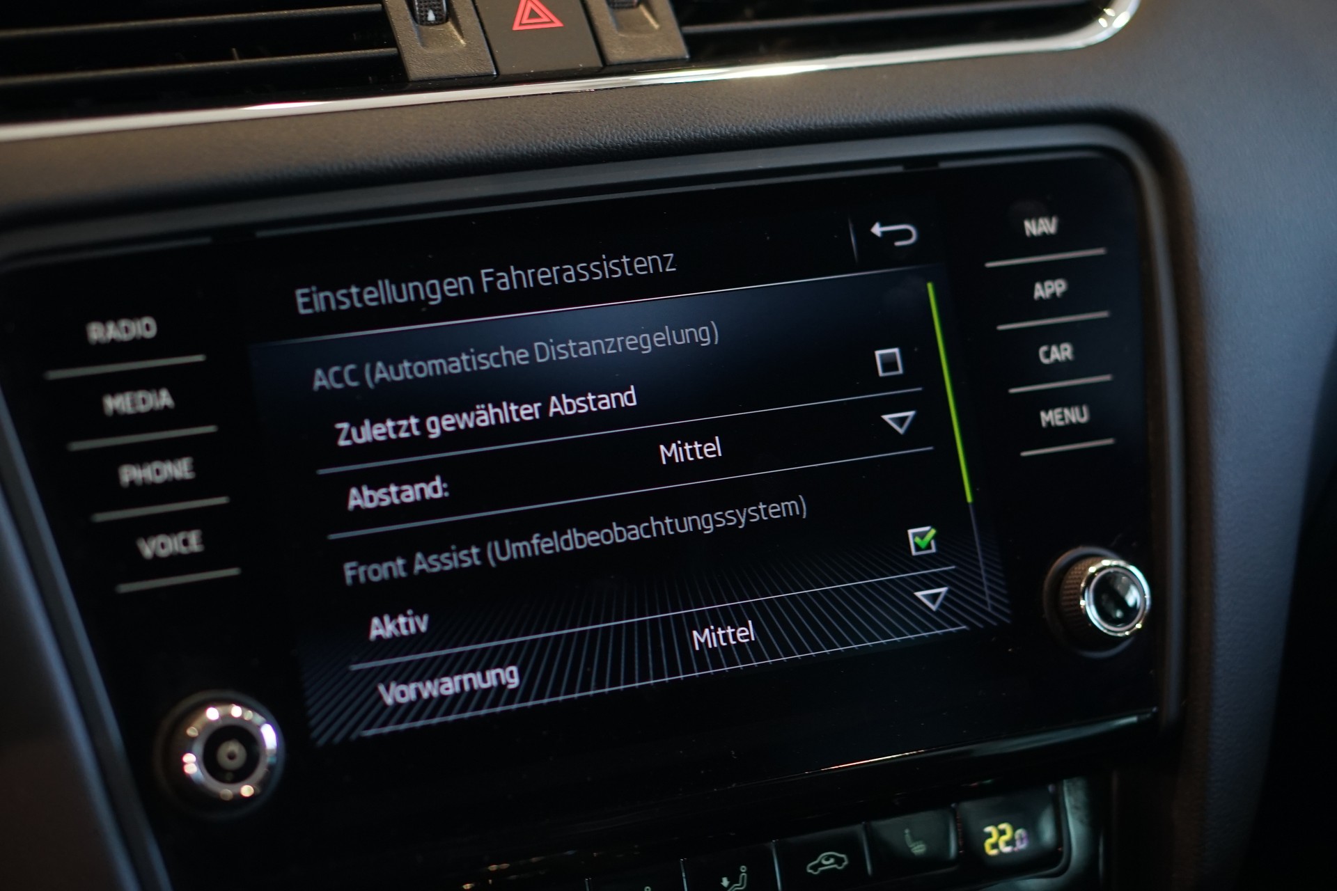 SKODA Octavia Combi 2.0 TDI RS 4x4 DSG-image-24