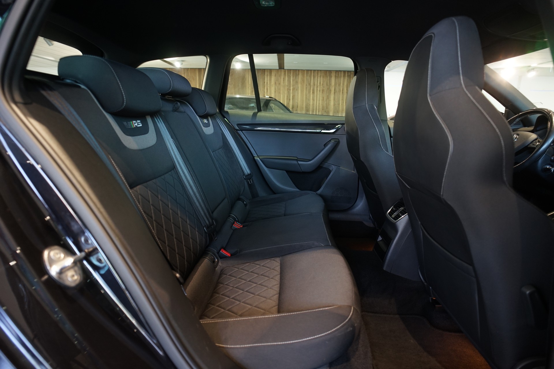 SKODA Octavia Combi 2.0 TDI RS 4x4 DSG-image-15