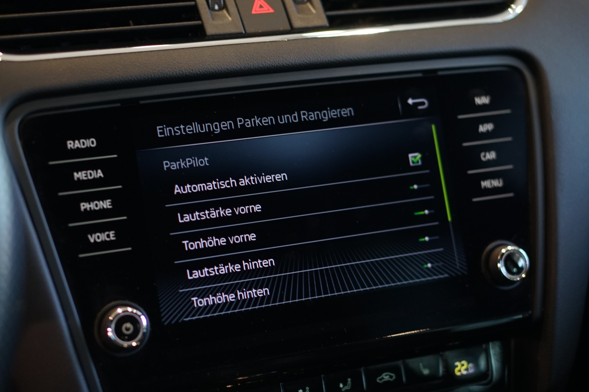 SKODA Octavia Combi 2.0 TDI RS 4x4 DSG-image-25