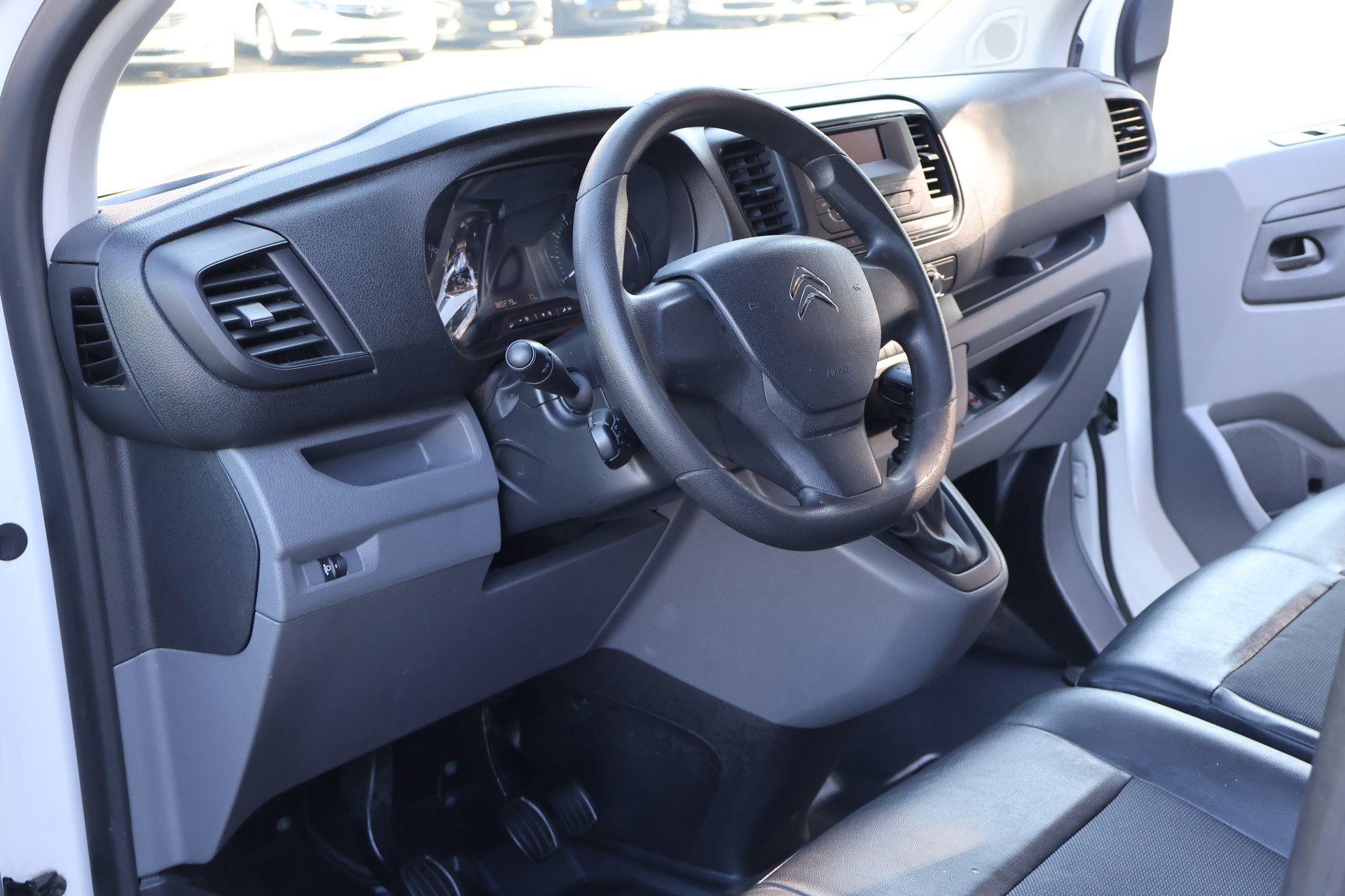 CITROEN Jumpy 2.0 BlueHDi 120 M Komfort-image-4
