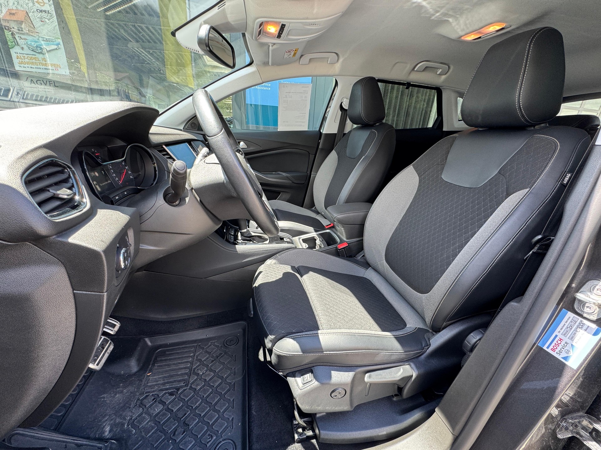 OPEL Grandland X 1.6Turbo Ultimate-image-6