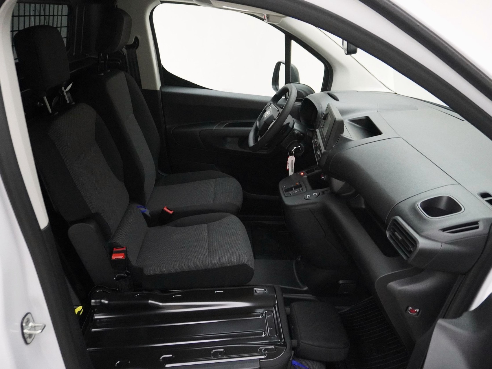 TOYOTA Proace City Van L2 52KWh Active-image-9