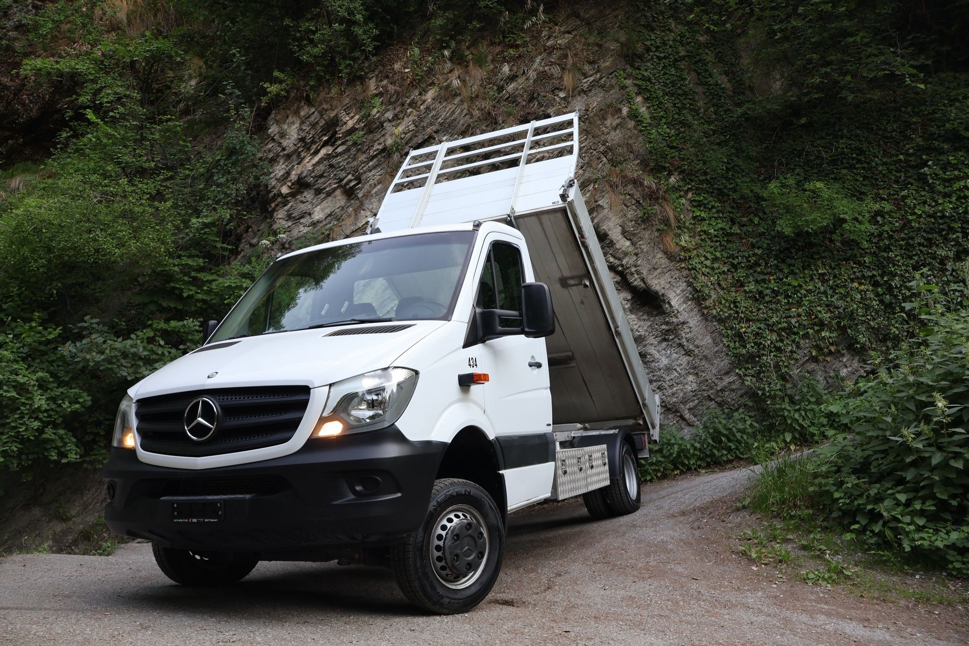 MERCEDES-BENZ Sprinter-showroom-element-2