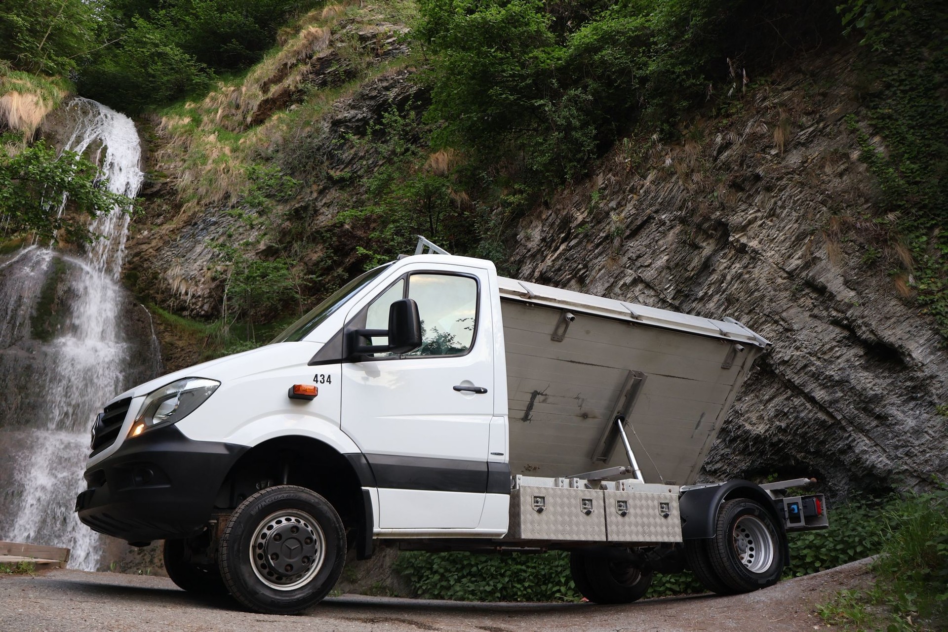 MERCEDES-BENZ Sprinter-showroom-element-3