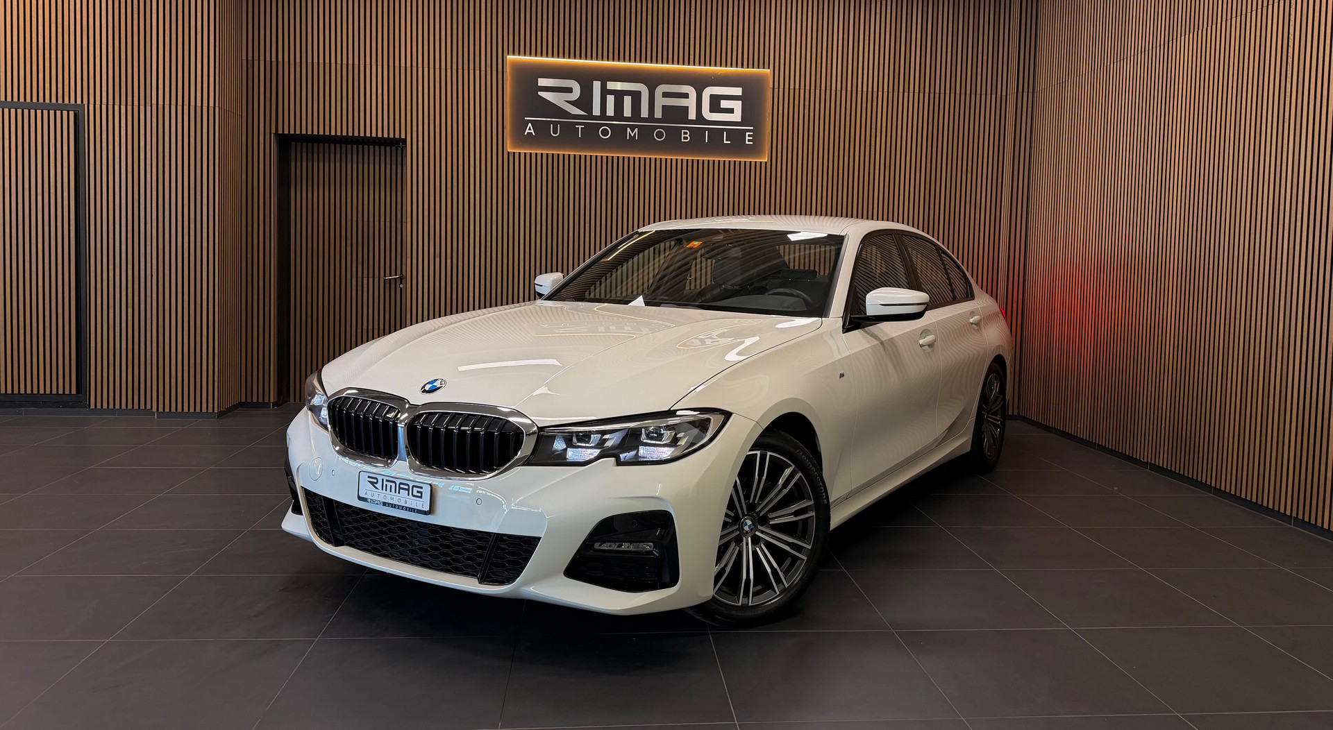 BMW 318i Steptronic M Sport | Unfallfrei | CarVertical | 8-fach bereift mit Felgen