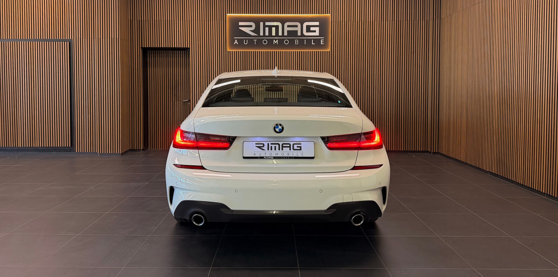 BMW 318i Steptronic M Sport | Unfallfrei | CarVertical | 8-fach bereift mit Felgen-image-7