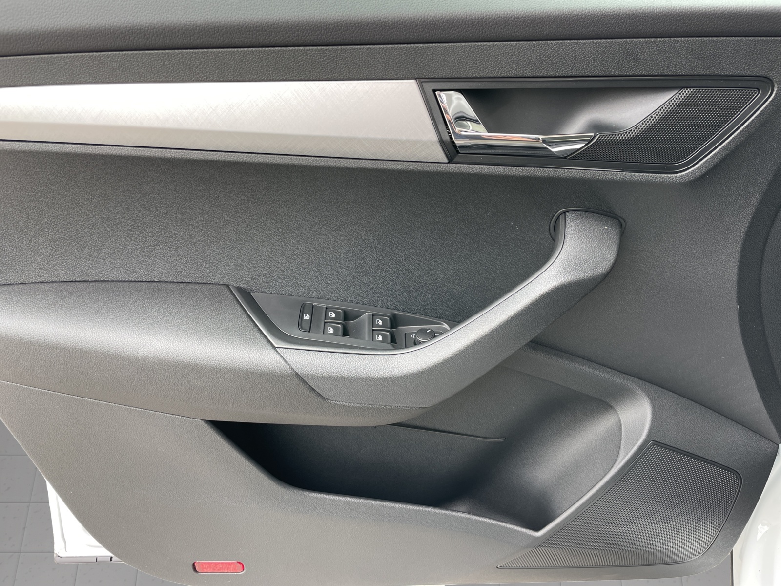 SKODA Karoq 1.5 TSI Selection DSG-image-5