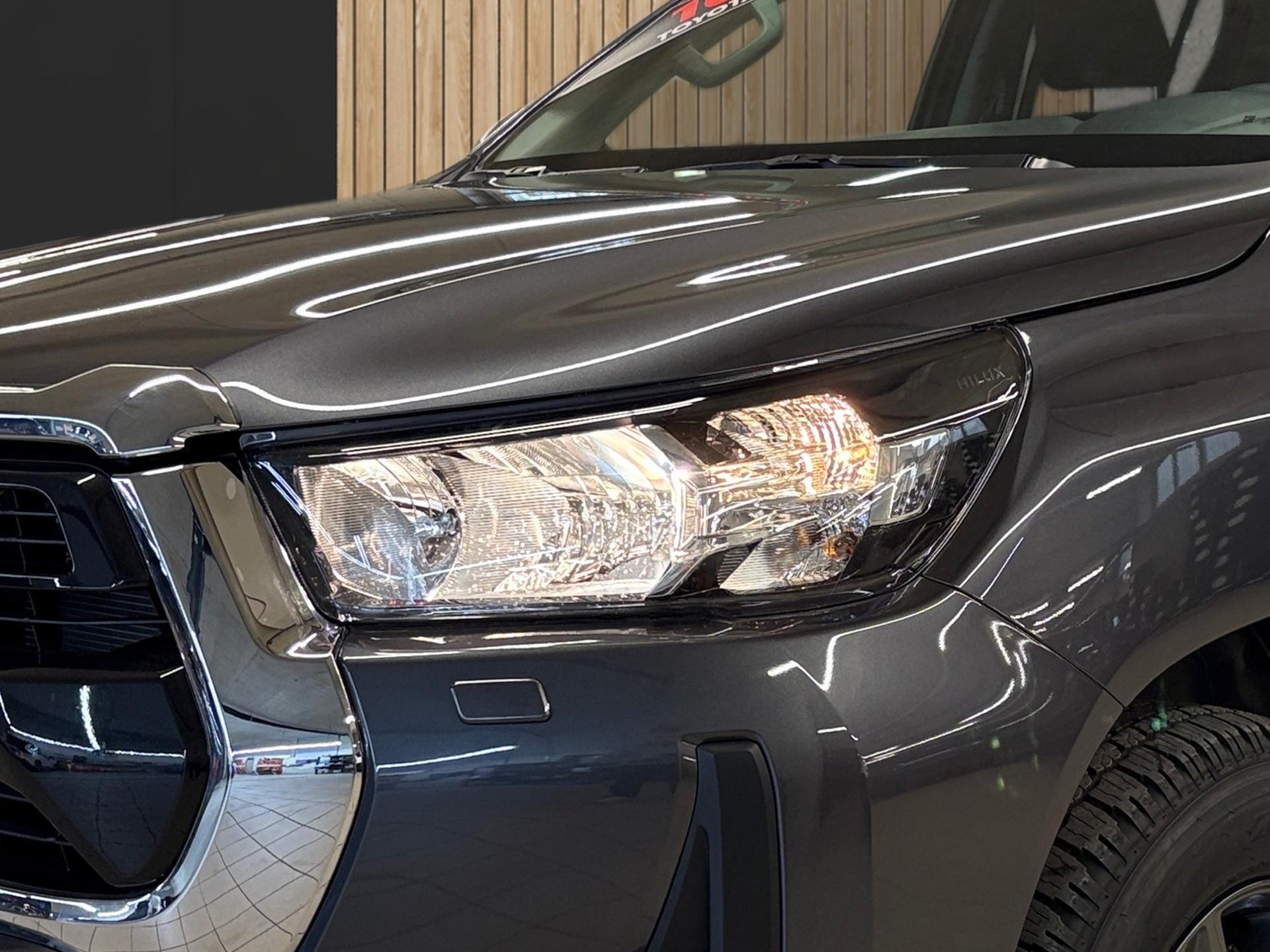 TOYOTA Hilux Double Cab.-Pick-up 2.8 D-4D MHEV 204 Style-image-8