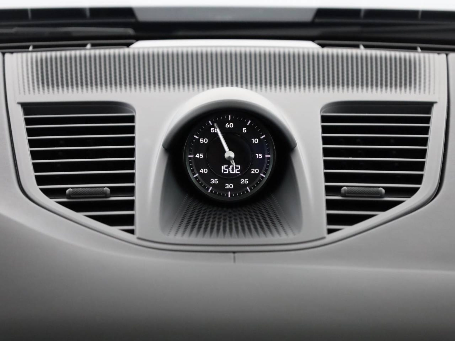 PORSCHE Panamera 4S E-Hybrid-image-14