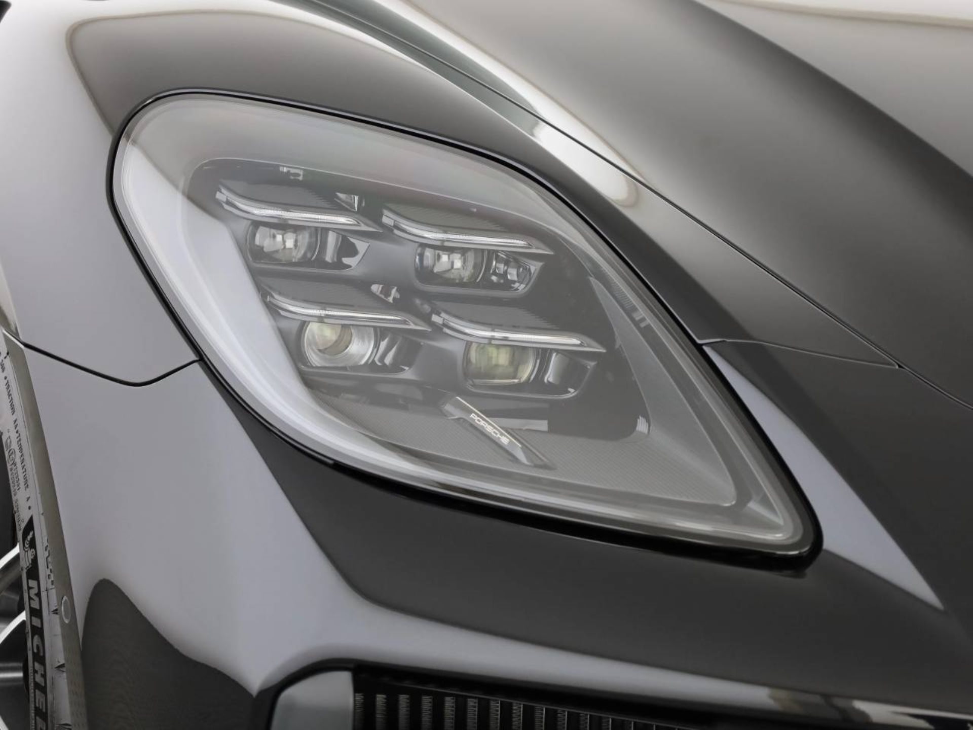 PORSCHE Panamera 4S E-Hybrid-image-7