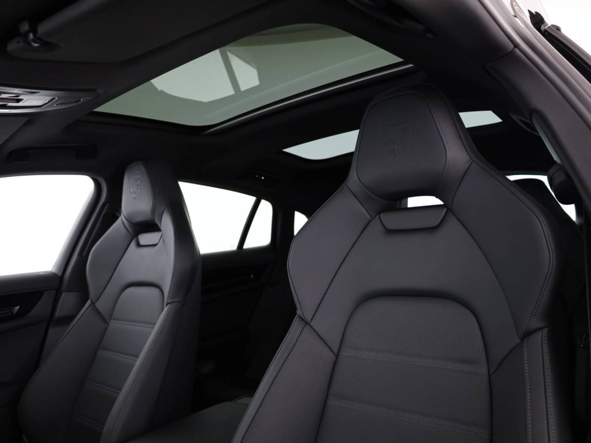 PORSCHE Panamera 4S E-Hybrid-image-16