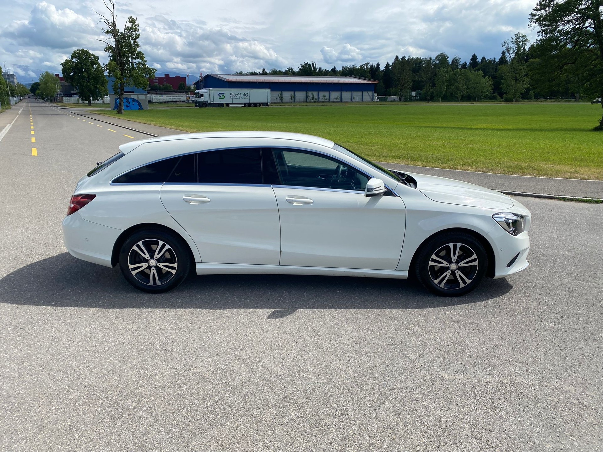 MERCEDES-BENZ CLA Shooting Brake 200 CDI AMG Line 4Matic 7G-DCT-image-2