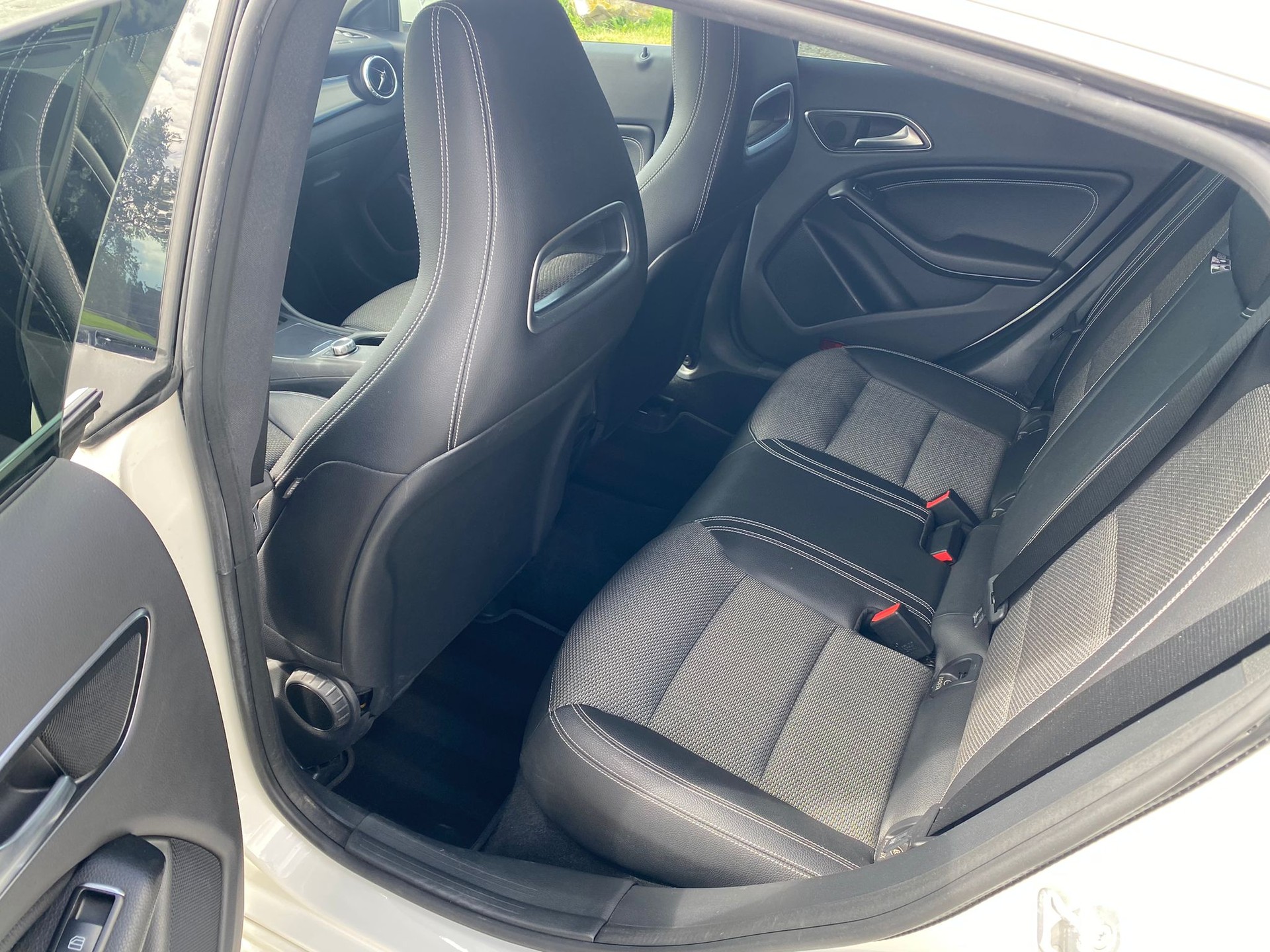 MERCEDES-BENZ CLA Shooting Brake 200 CDI AMG Line 4Matic 7G-DCT-image-11