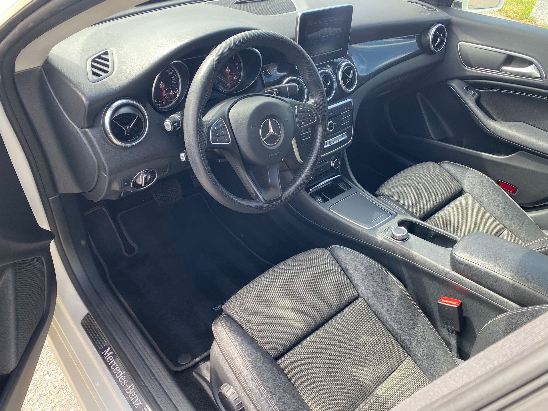 MERCEDES-BENZ CLA Shooting Brake 200 CDI AMG Line 4Matic 7G-DCT-image-9
