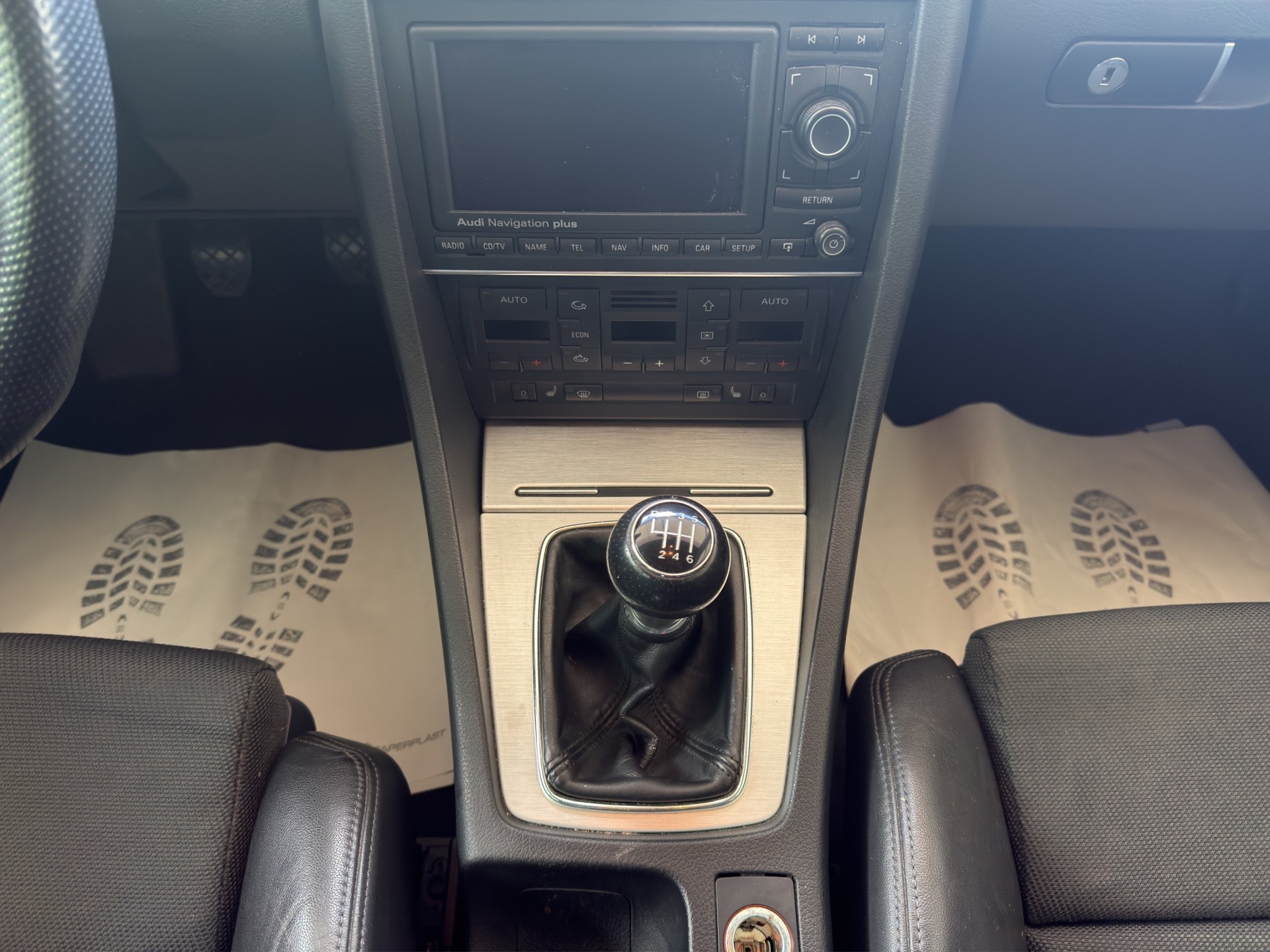 AUDI A4 Avant 2.0 TDI-image-10