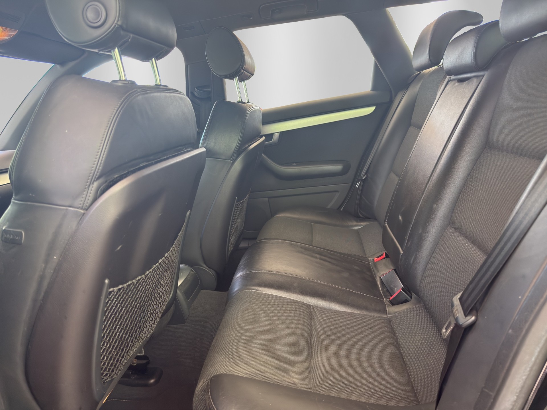 AUDI A4 Avant 2.0 TDI-image-13