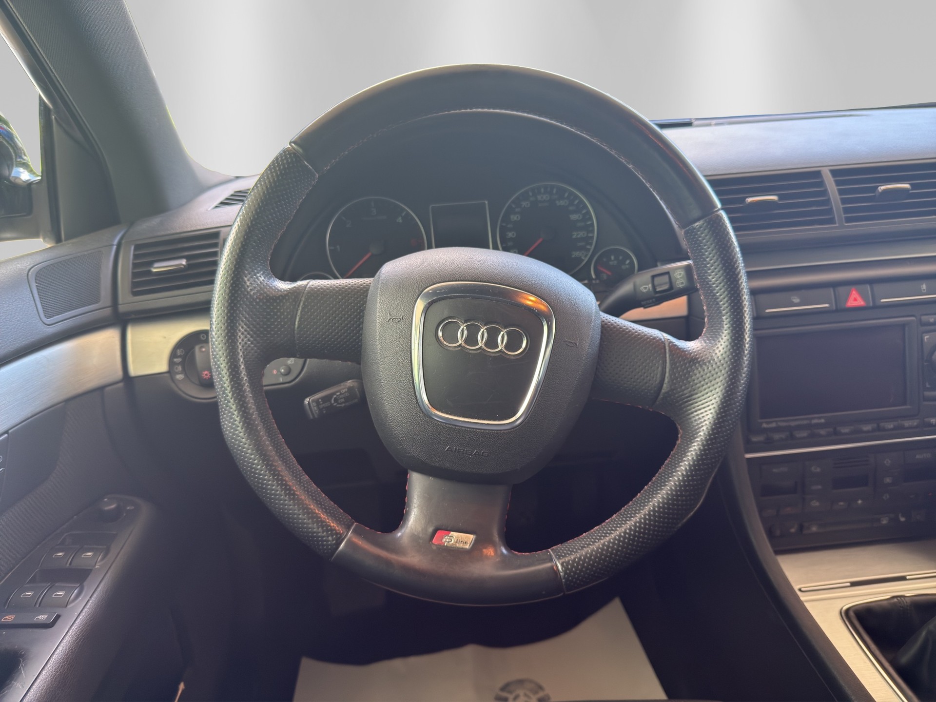 AUDI A4 Avant 2.0 TDI-image-9
