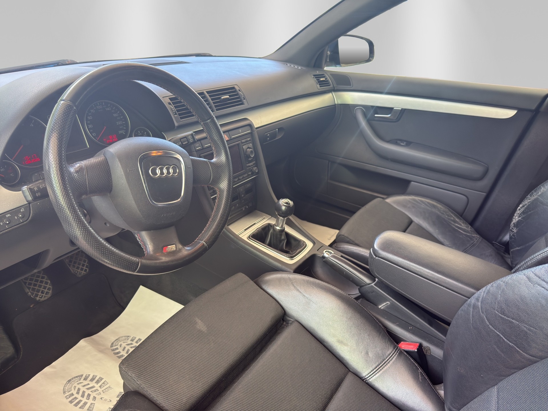 AUDI A4 Avant 2.0 TDI-image-7