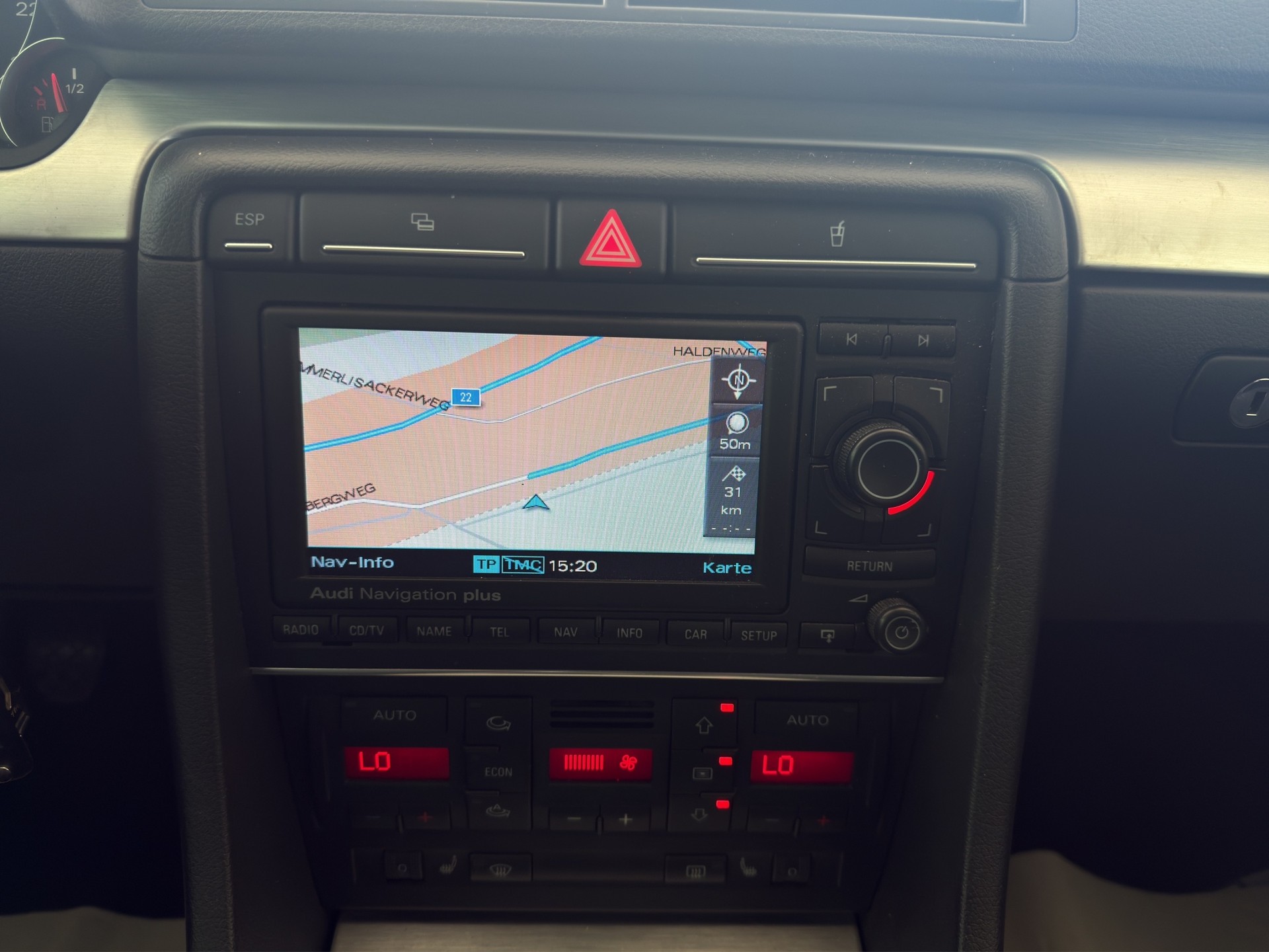 AUDI A4 Avant 2.0 TDI-image-11
