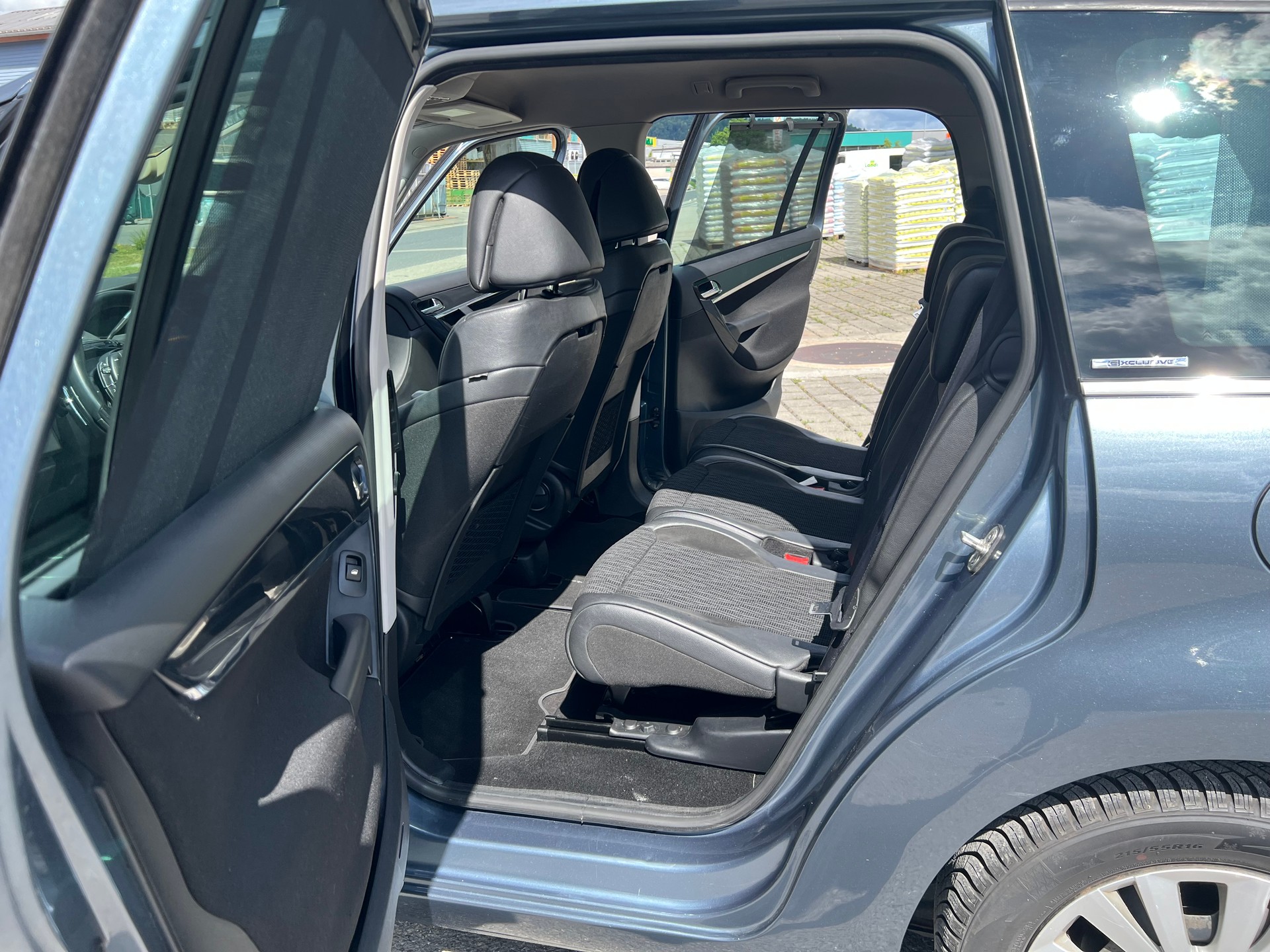 CITROEN Grand C4 Picasso 1.6i 16V Turbo Exclusive+ BMP6-image-9