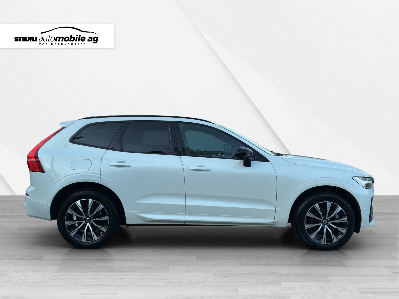 VOLVO XC60 2.0 B5 MH Plus Dark AWD-image-3