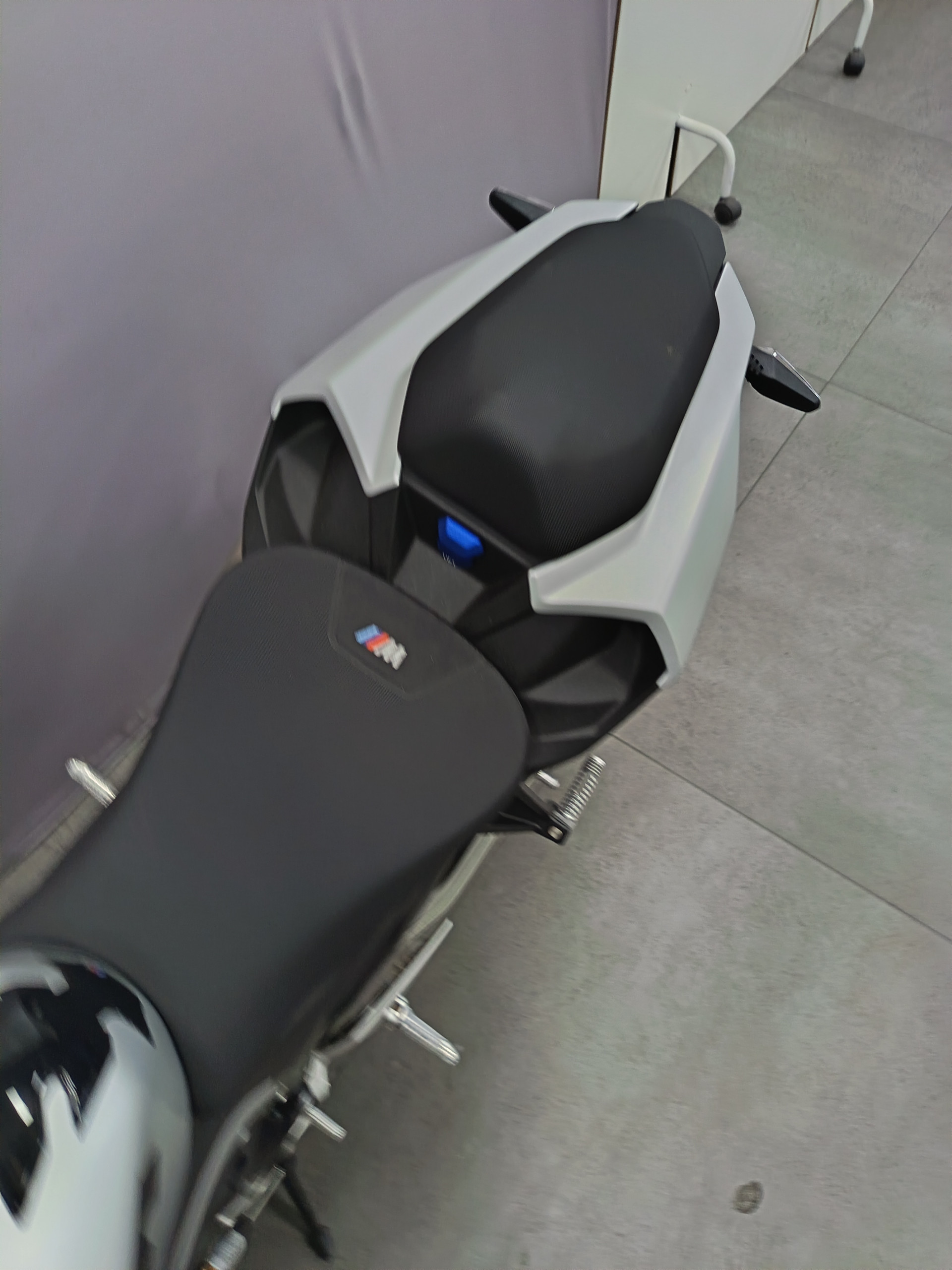 BMW M 1000 R-image-5