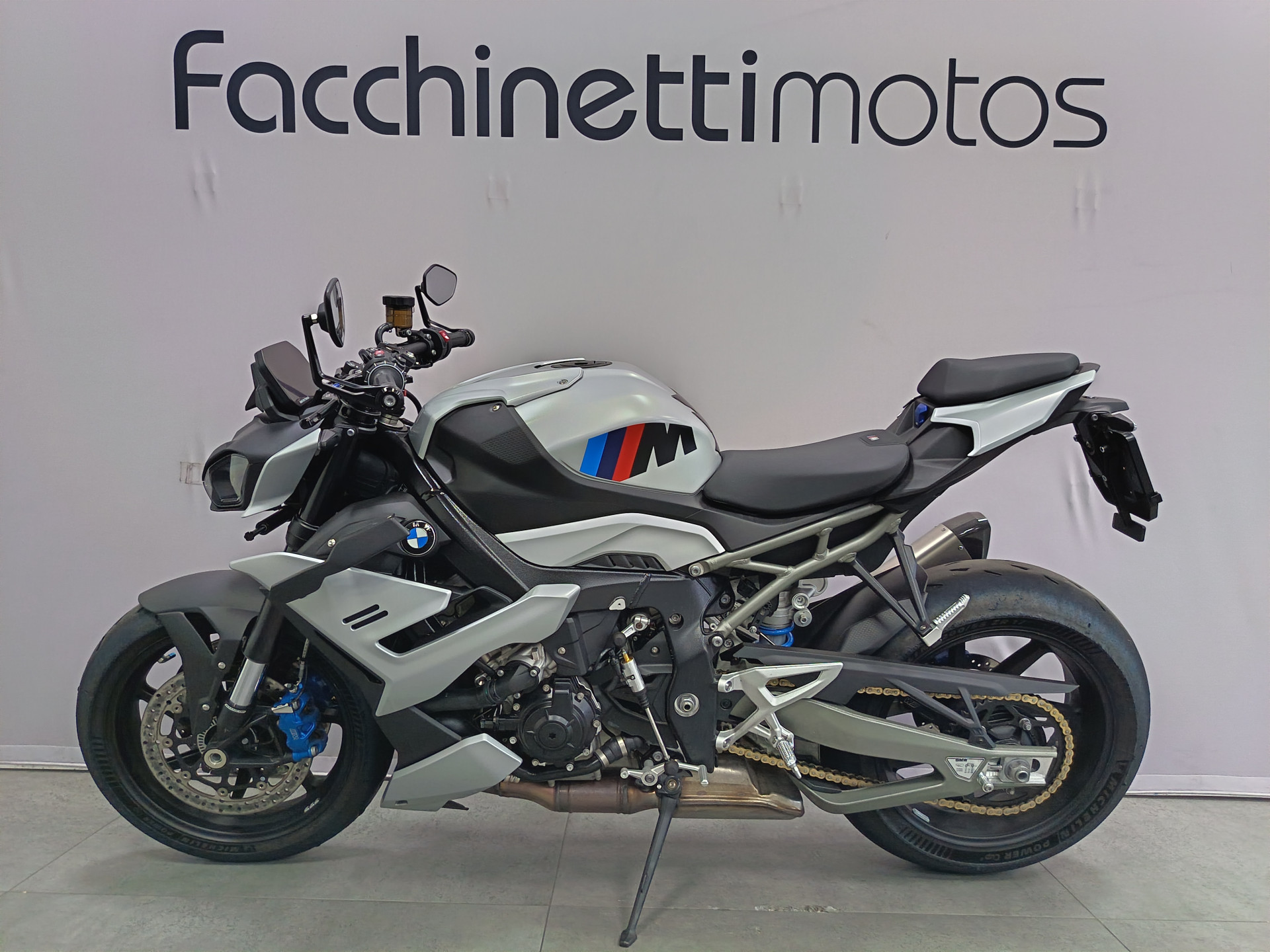 BMW M 1000 R-showroom-element-3